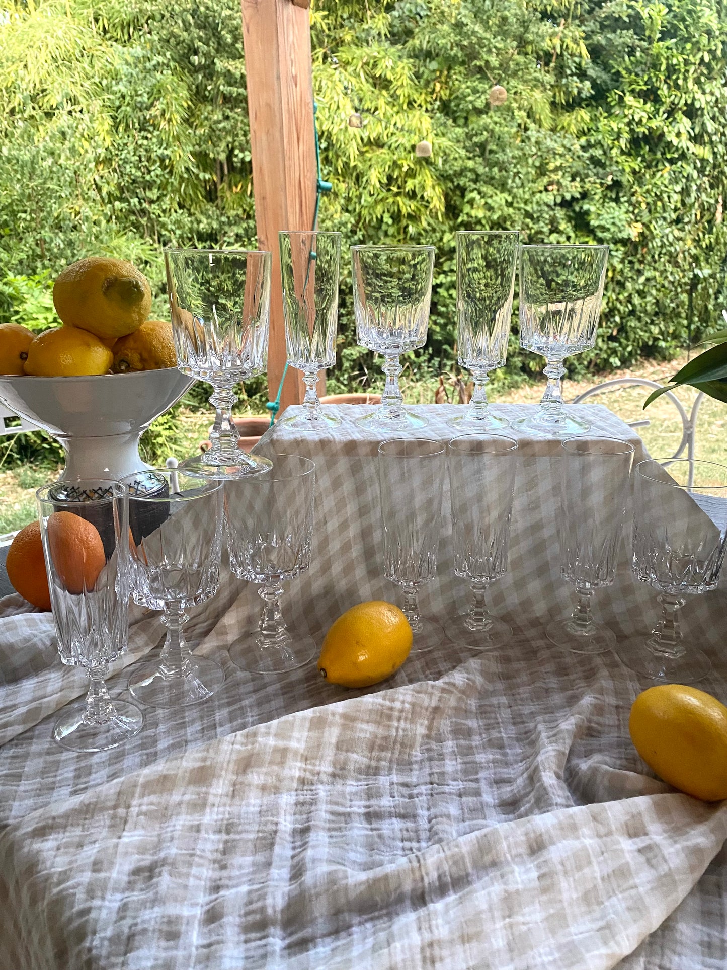 Service de 12 verres en cristal taillé 1970