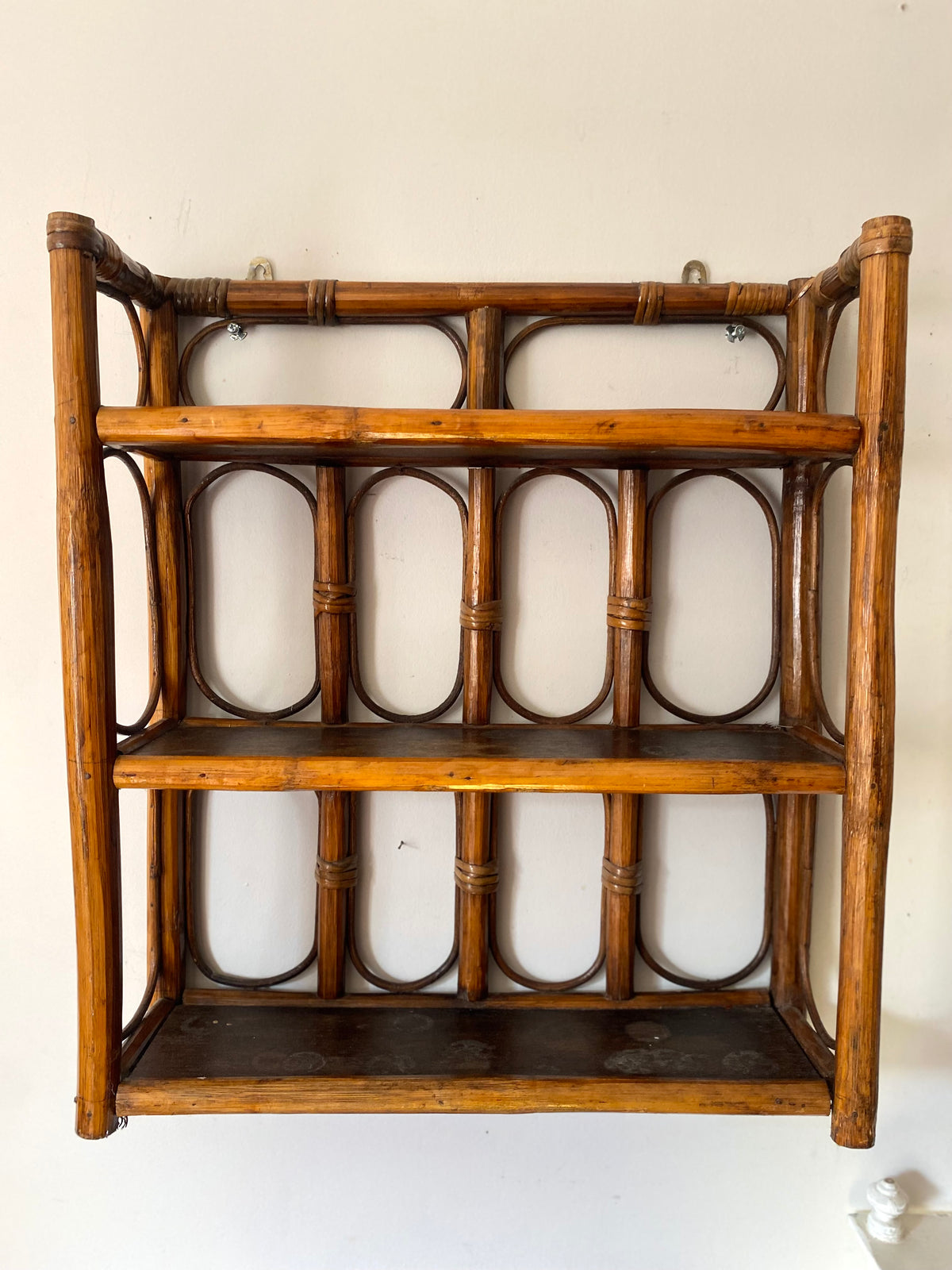 Étagère murale en bambou et rotin, années 60-70