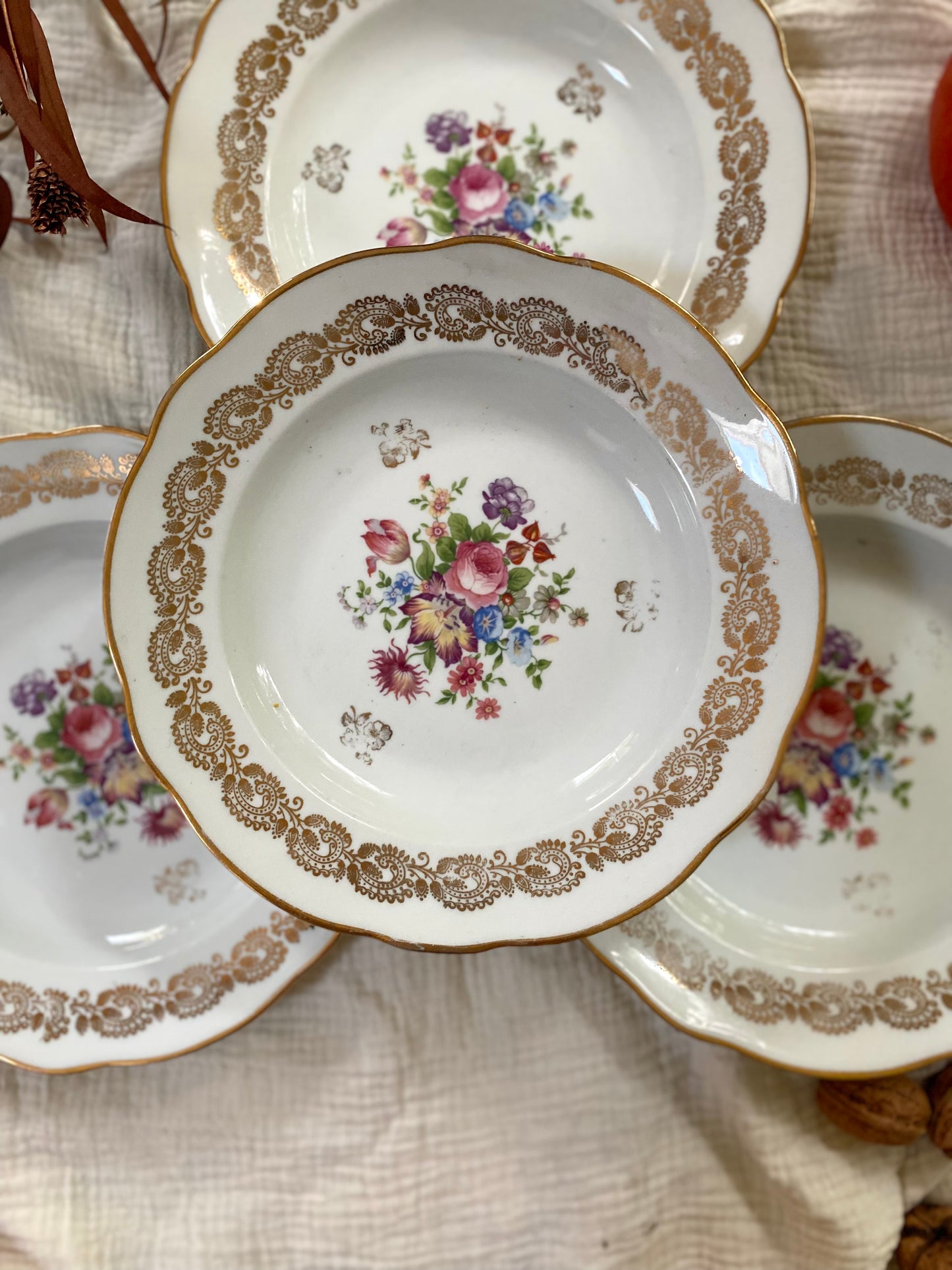 Assiettes creuses en faïence ancienne