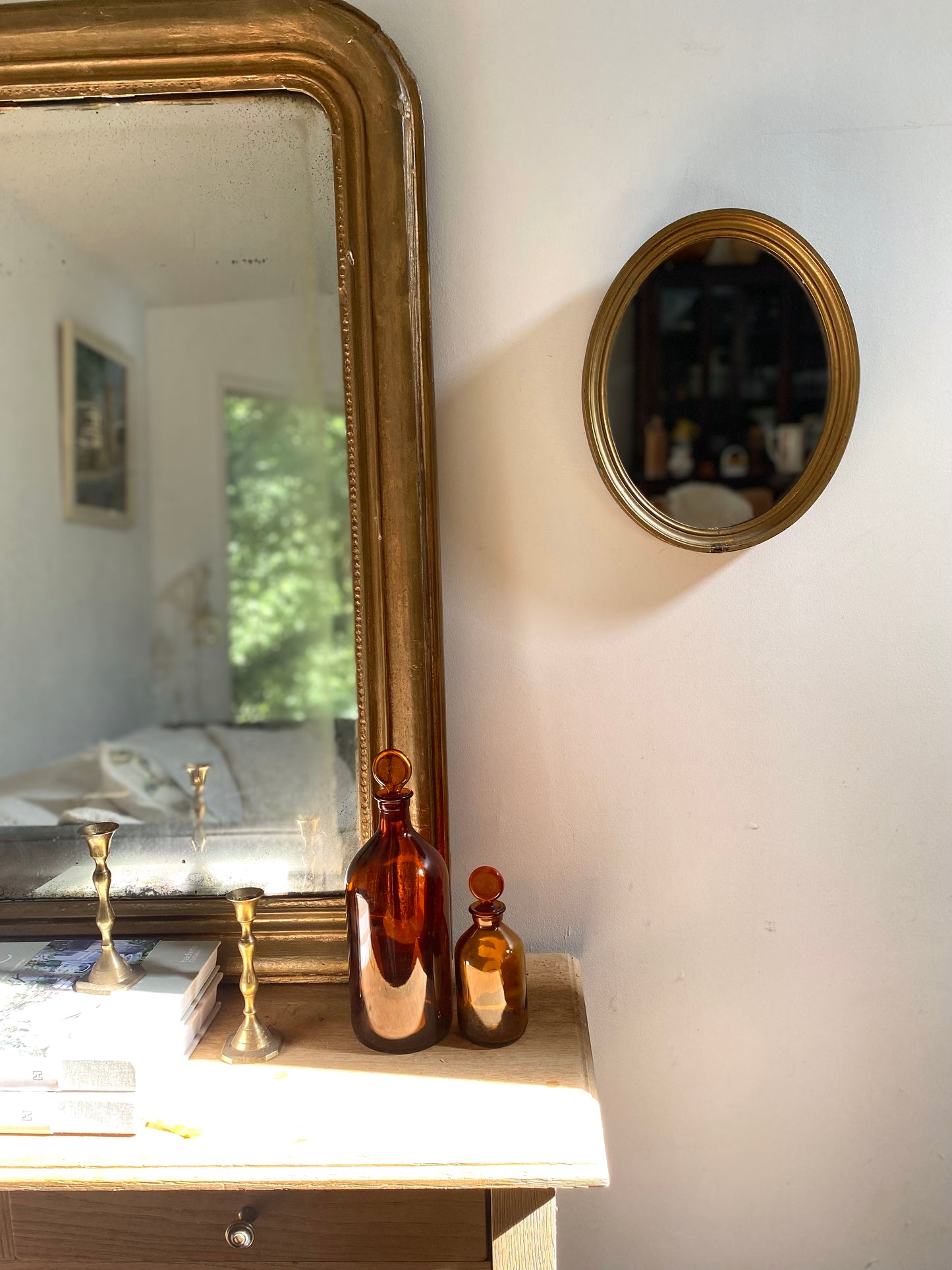 Miroir ovale en bois doré