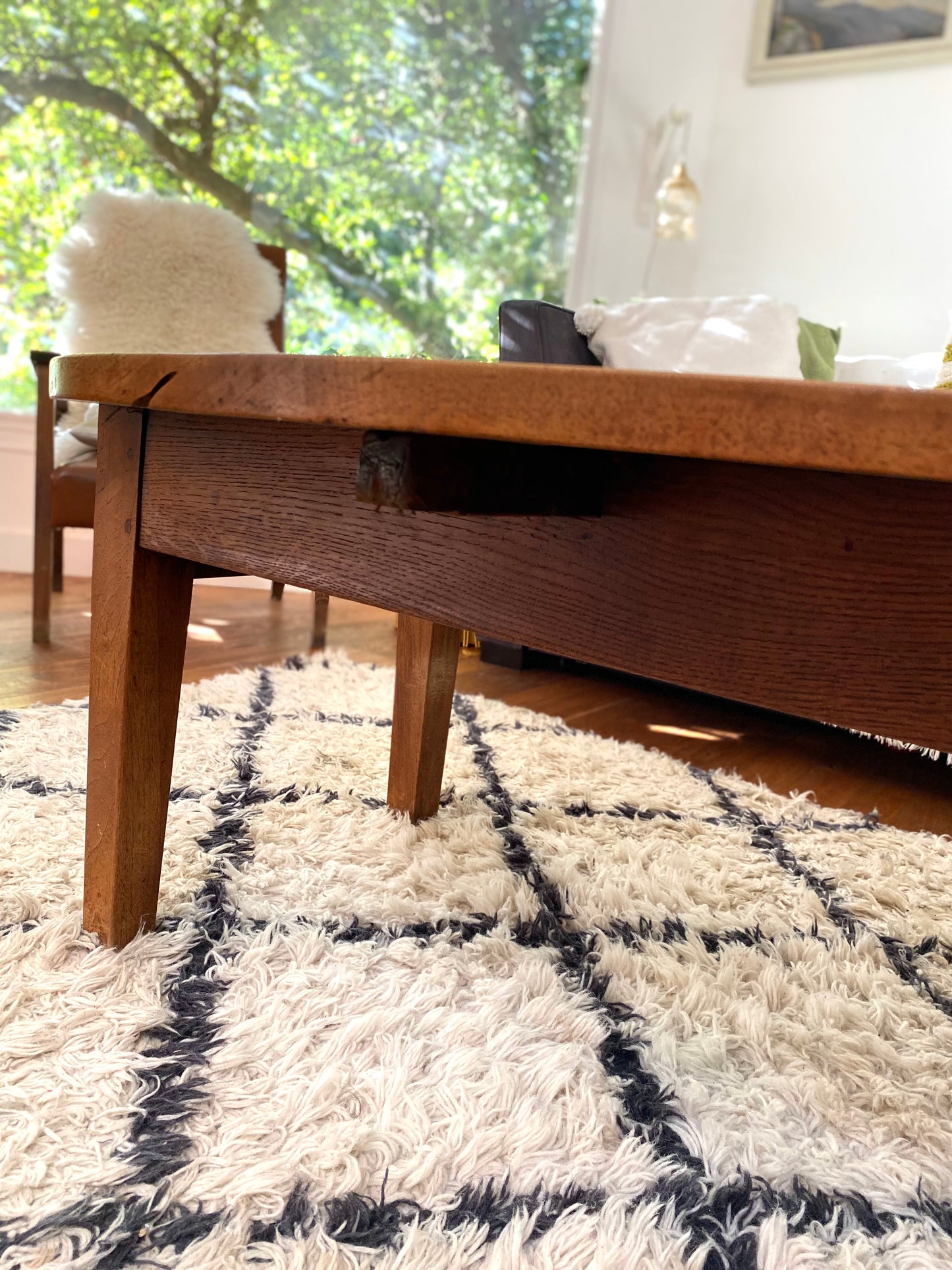 Table basse ancienne en noyer de 1900