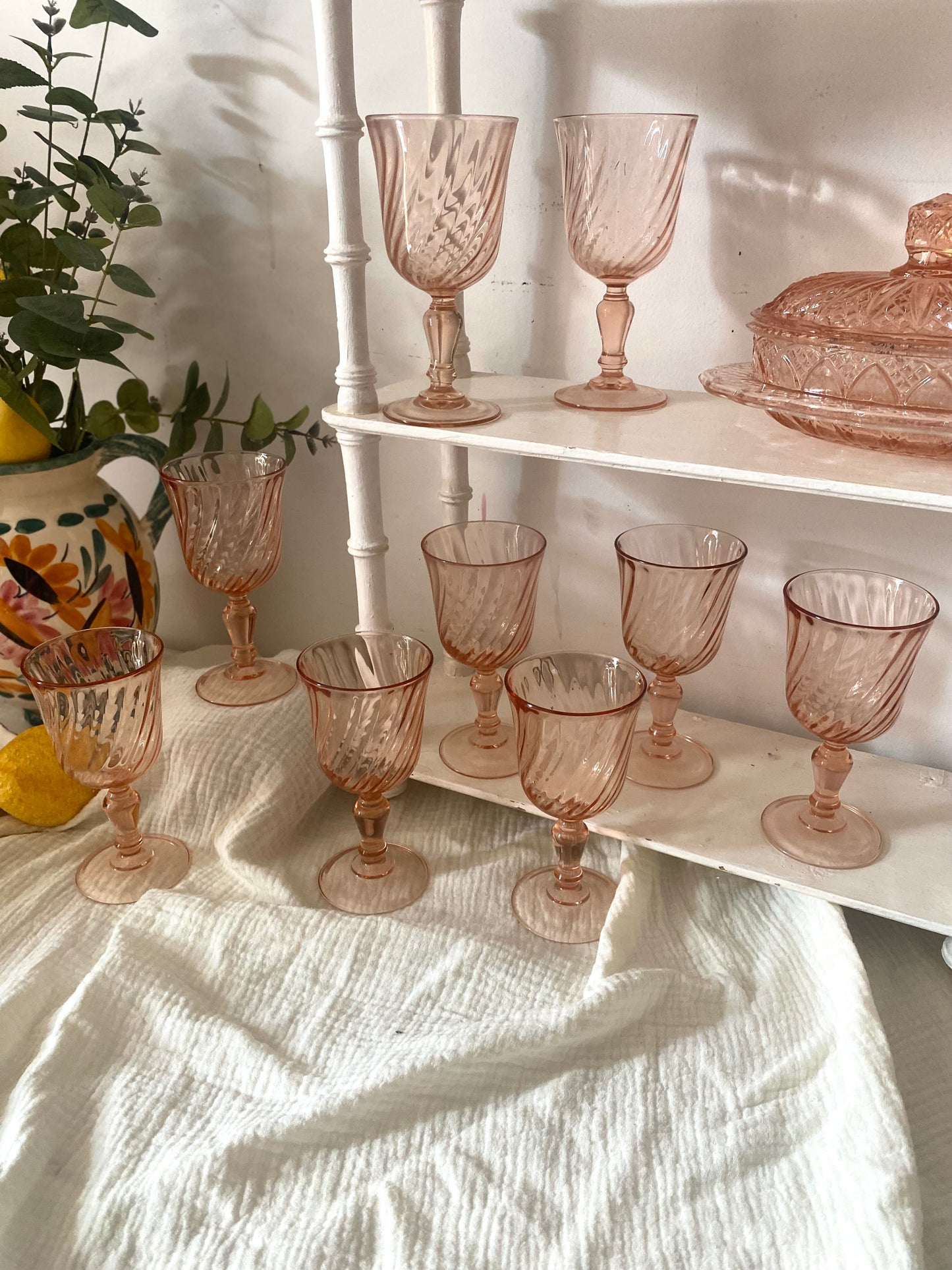 Lot de 9 verres à eau Rosaline en verre rose torsadé, Luminarc vintage