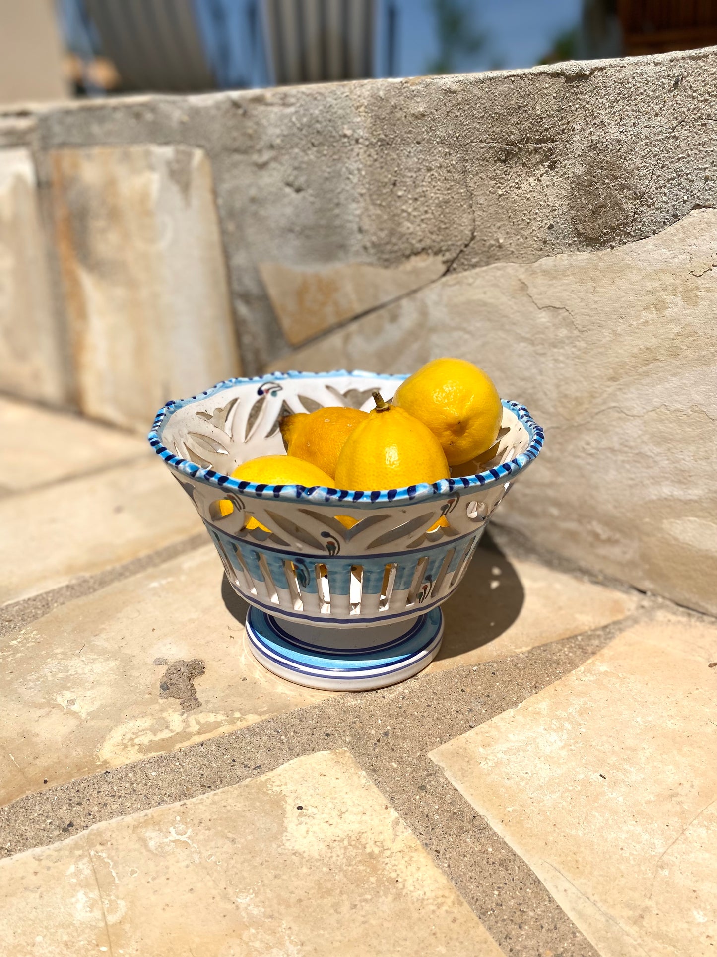 Corbeille à fruits ajourée en faïence vintage