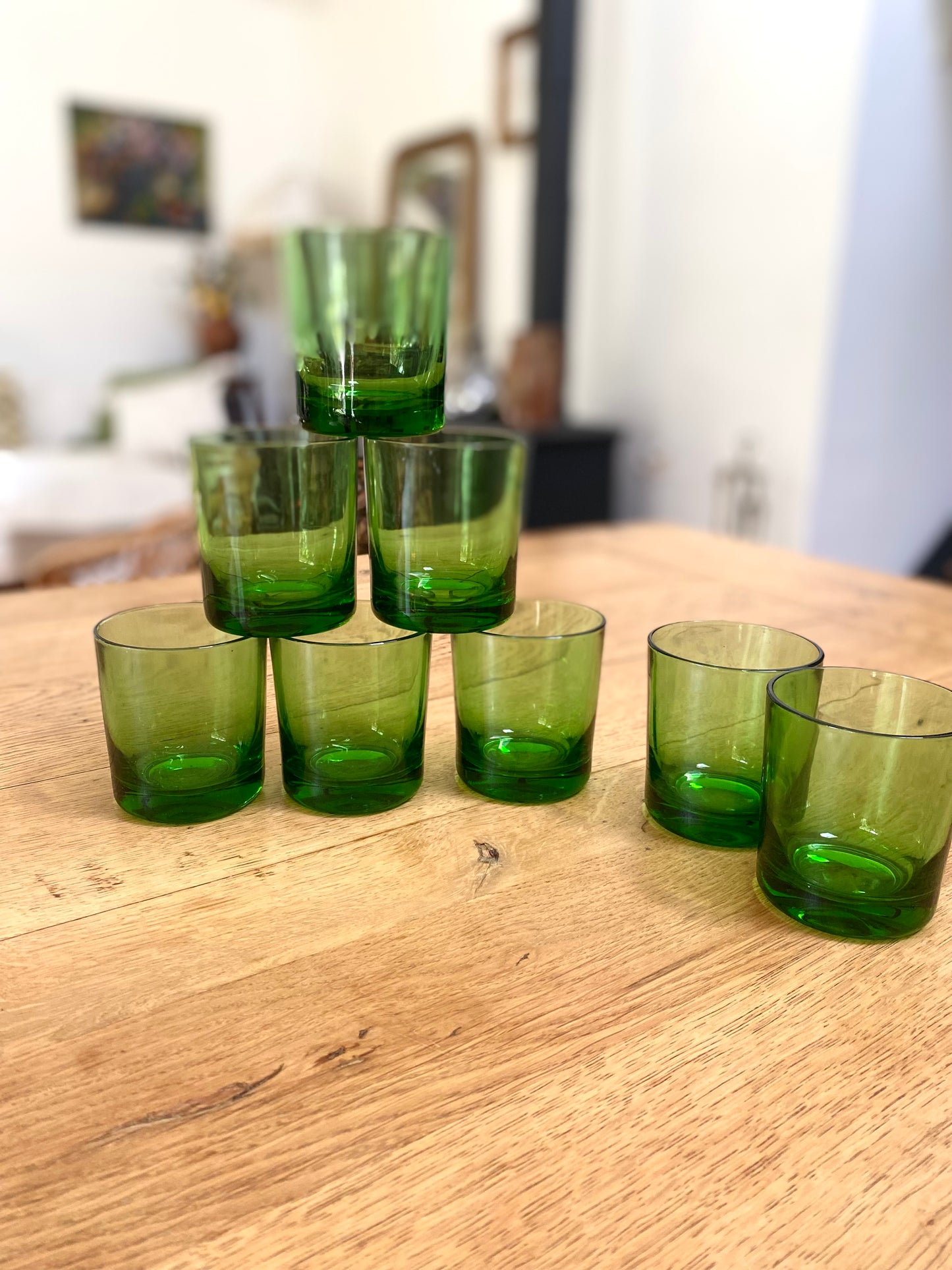 Série de 8 gobelets en verre teinté vert