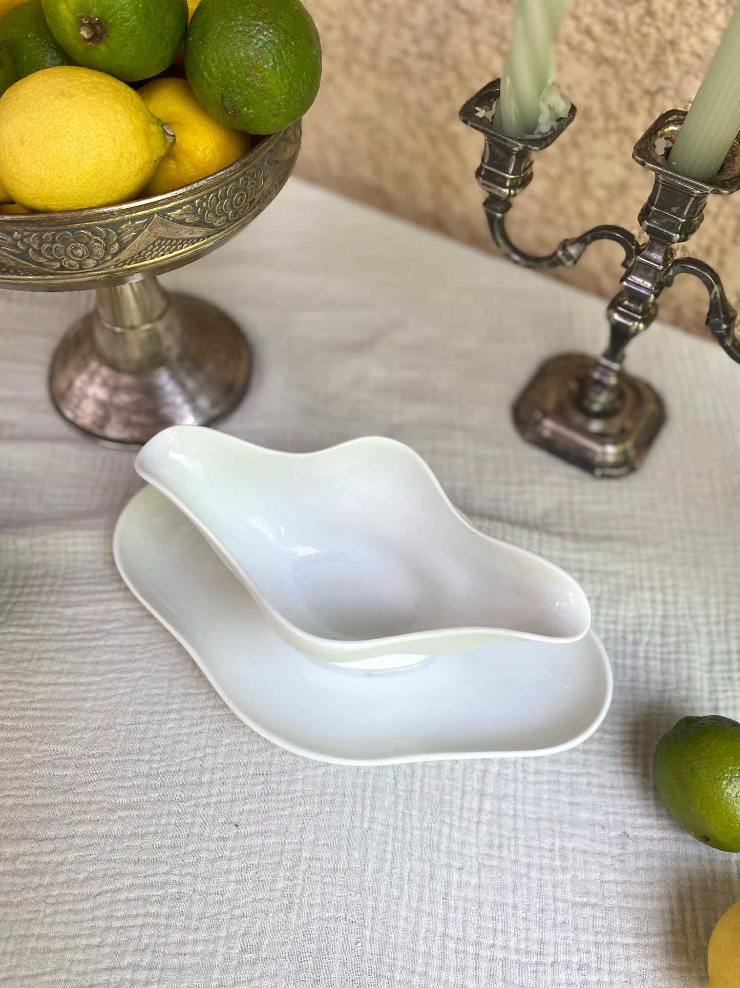 Saucière en porcelaine ancienne