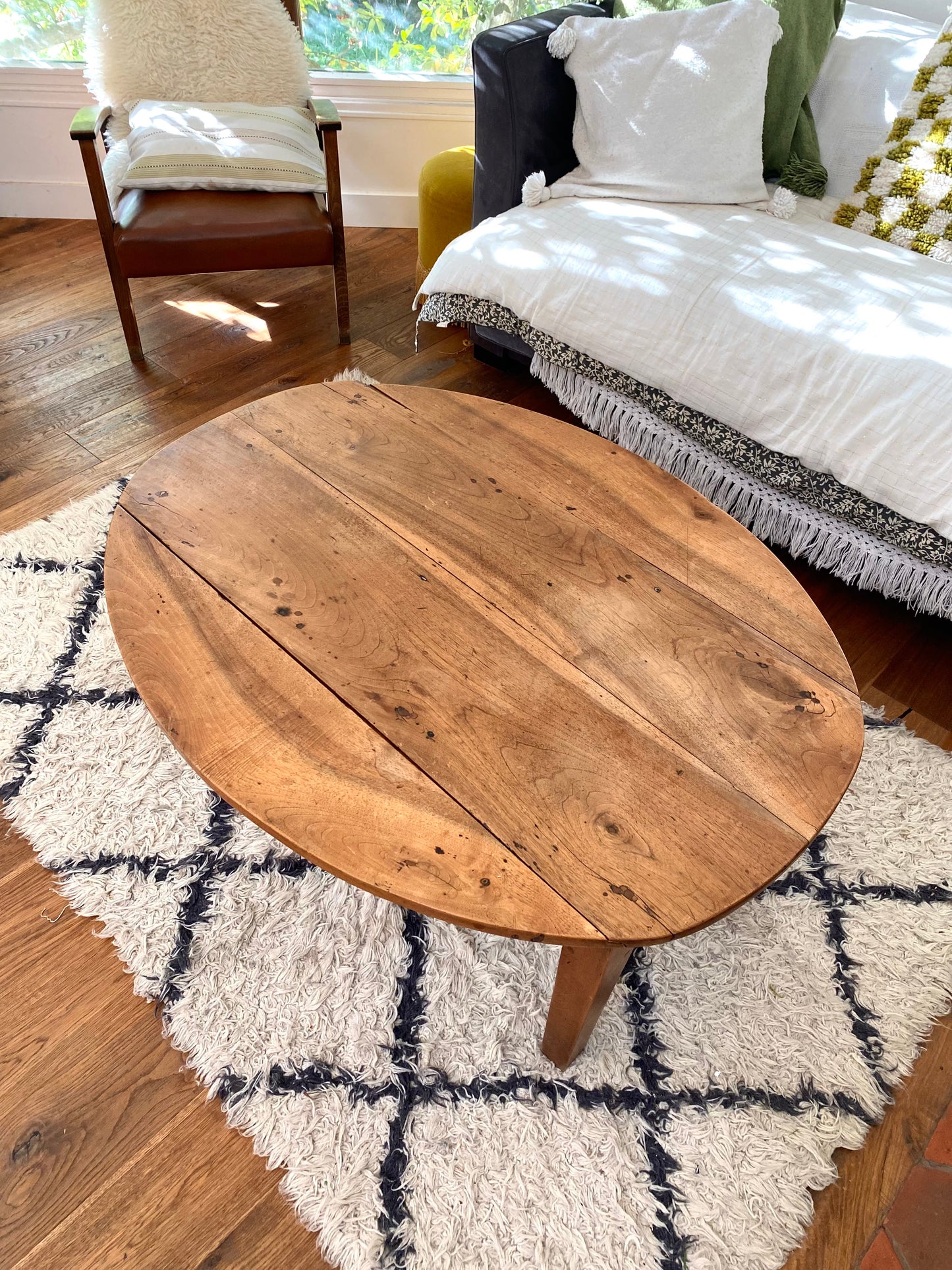 Table basse ancienne en noyer de 1900