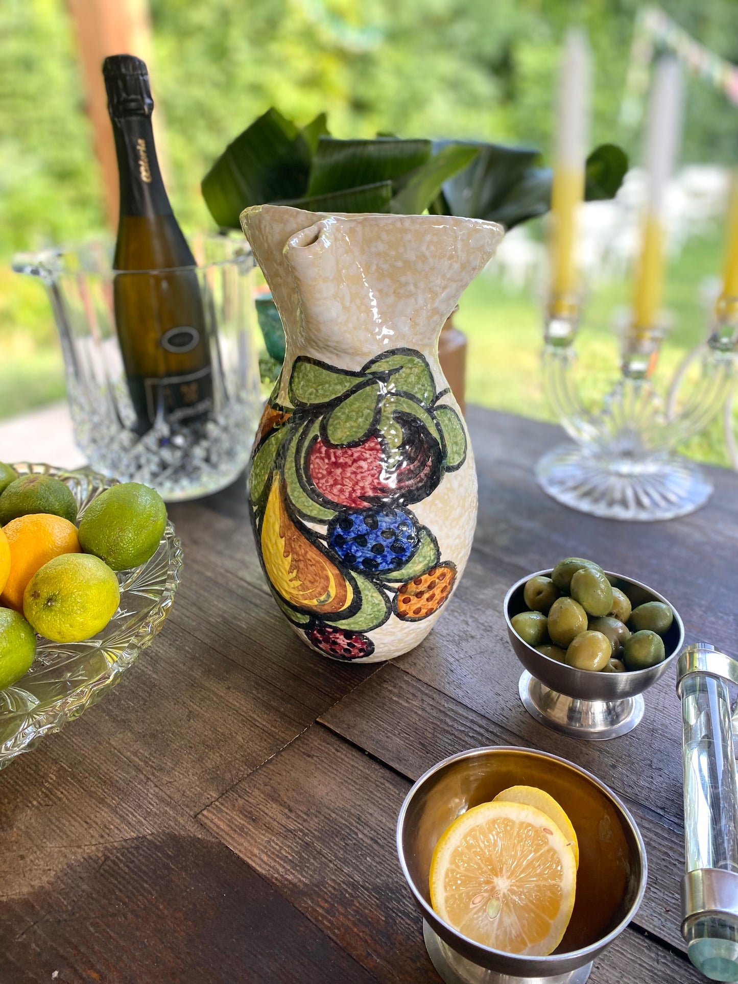 Pichet en céramique ancienne