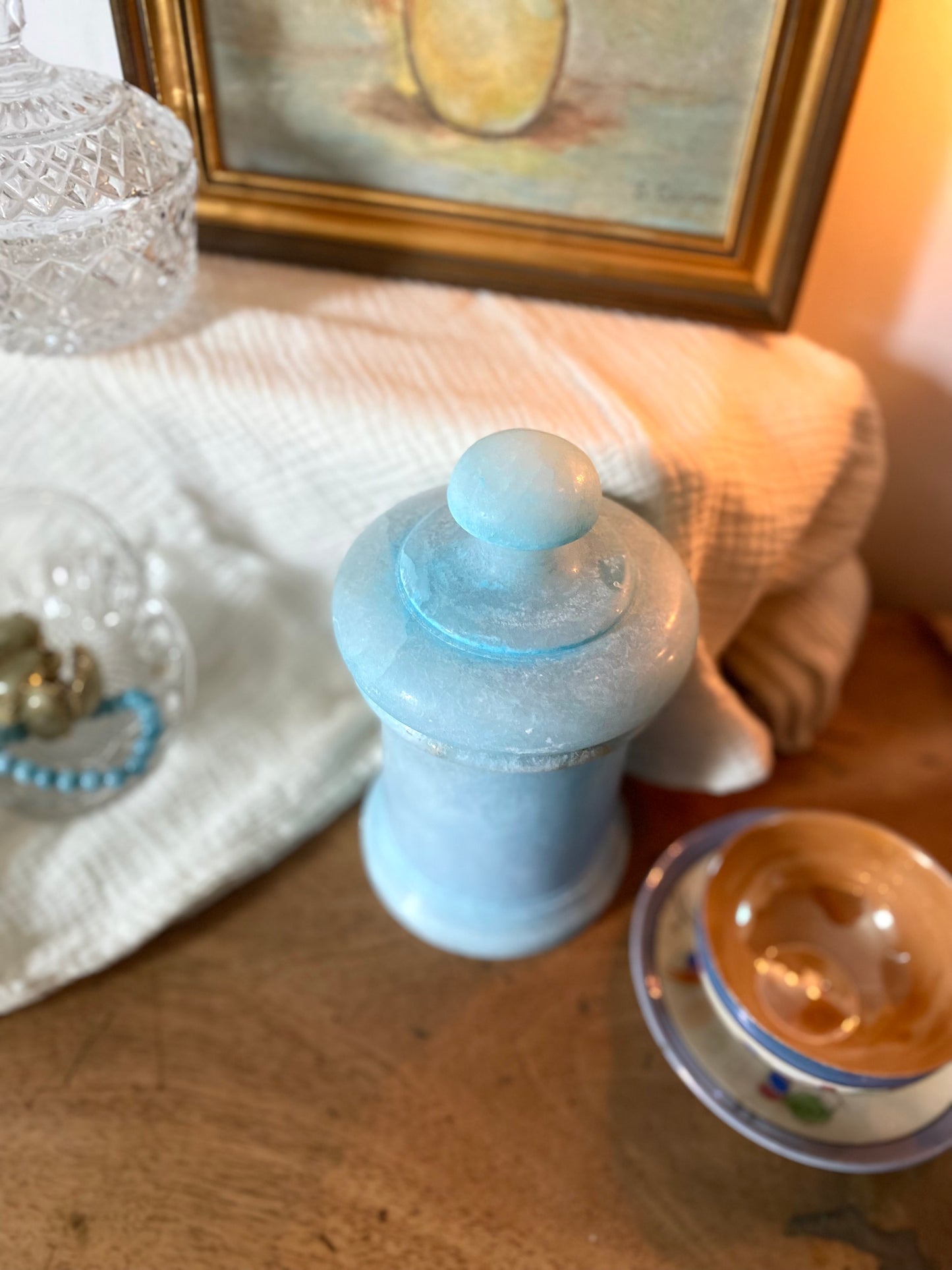 Pot d’apothicaire en albâtre bleu turquoise datant des années 1960.