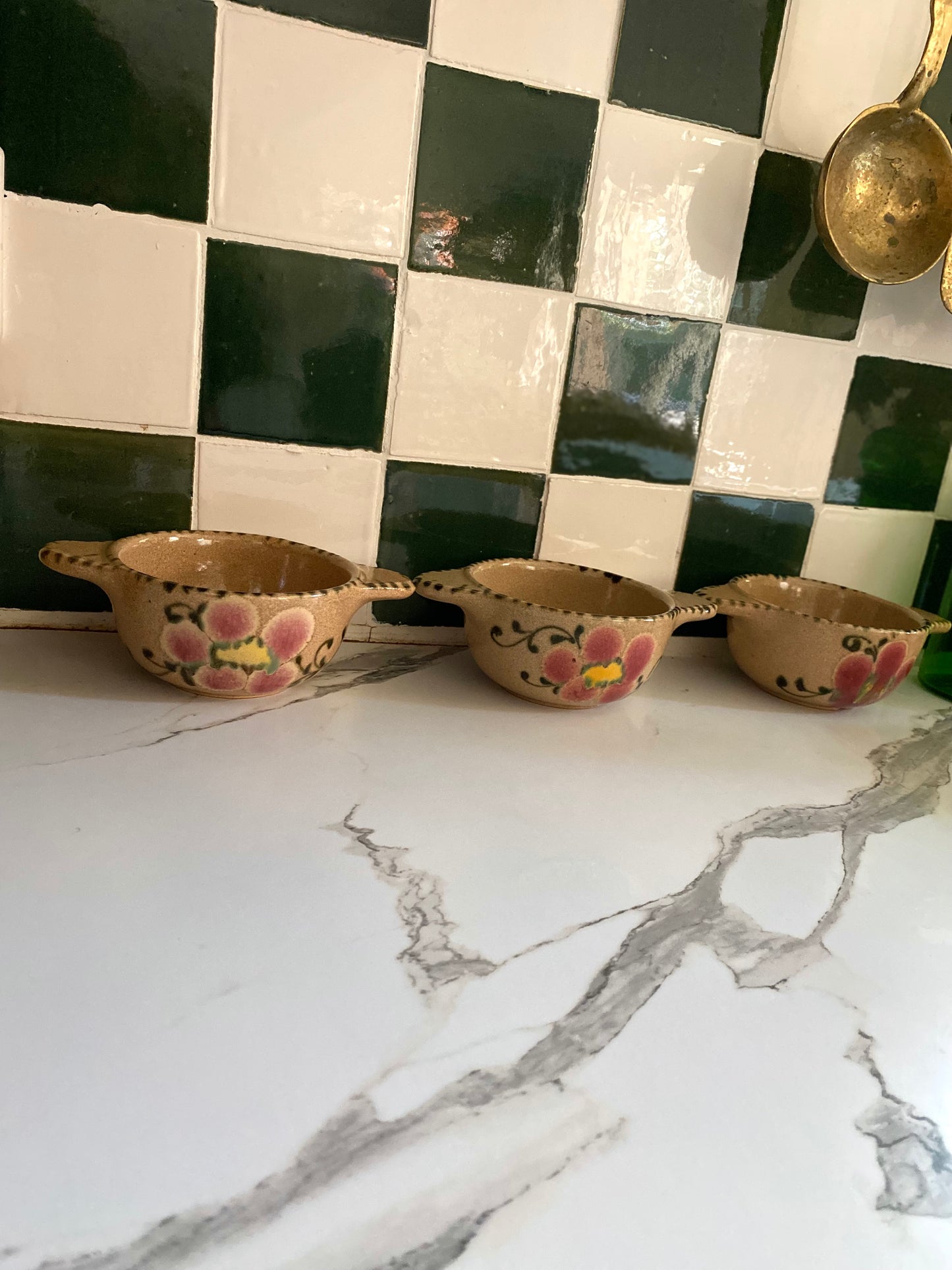 Bols en grès ancien