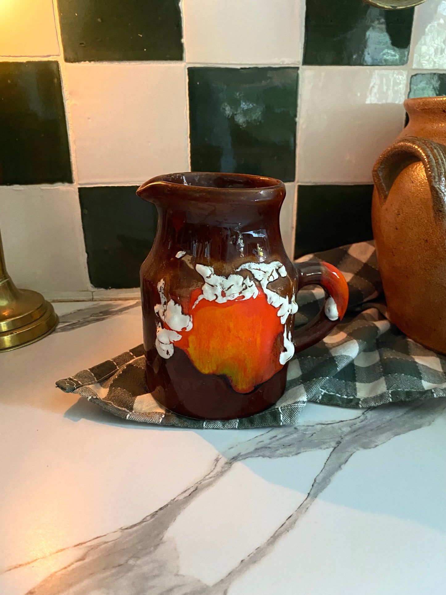 Duo de pichets en céramique ancienne