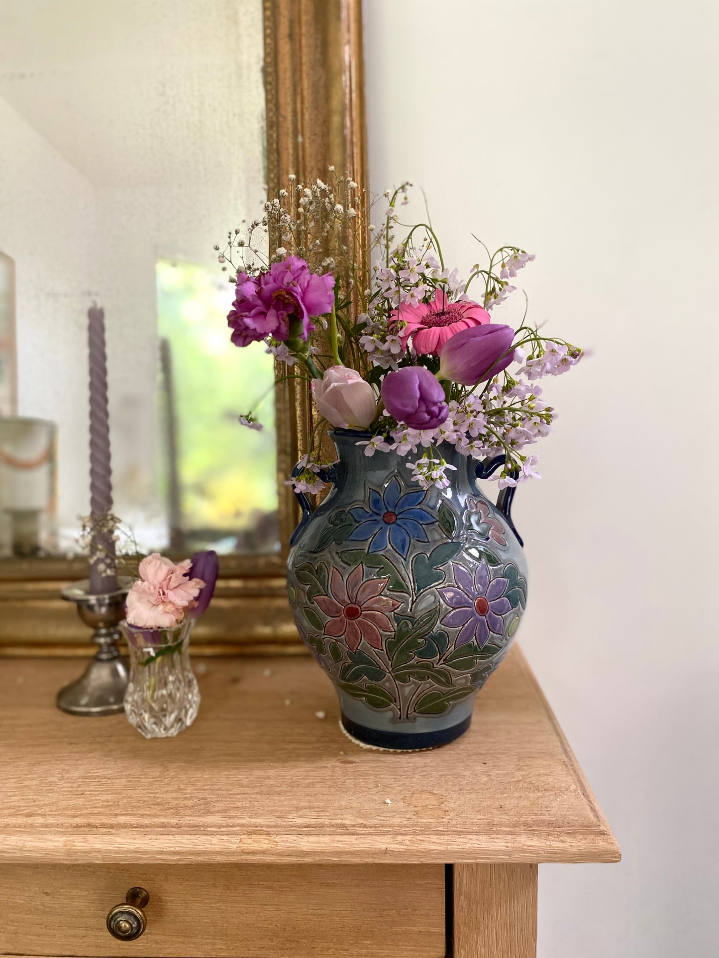 Vase en céramique ancienne peinte
