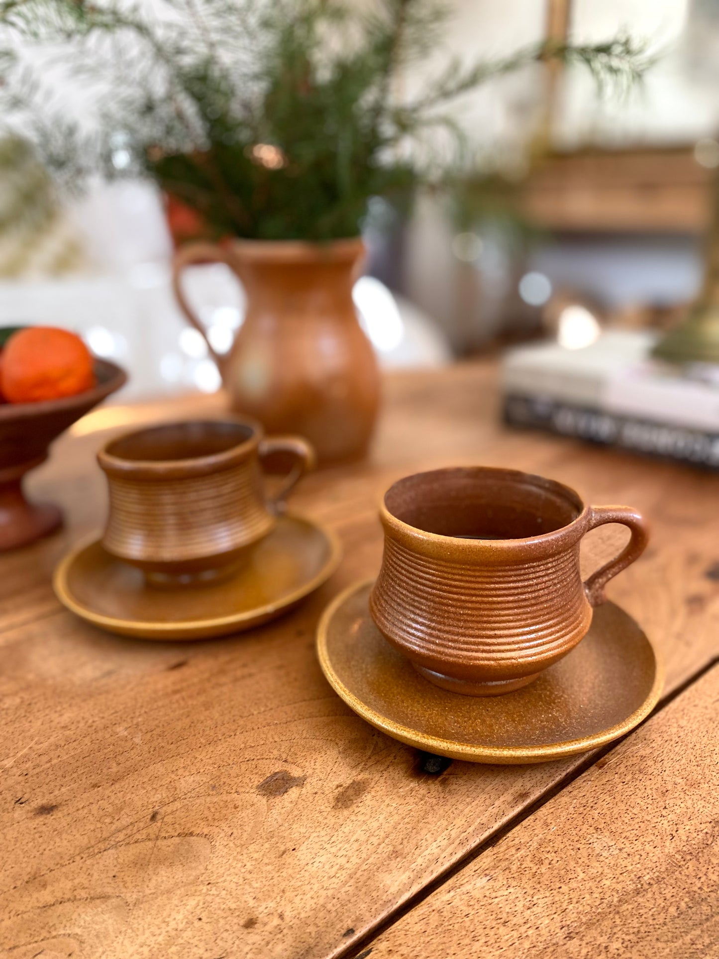 Tasses en grès annelé 1970