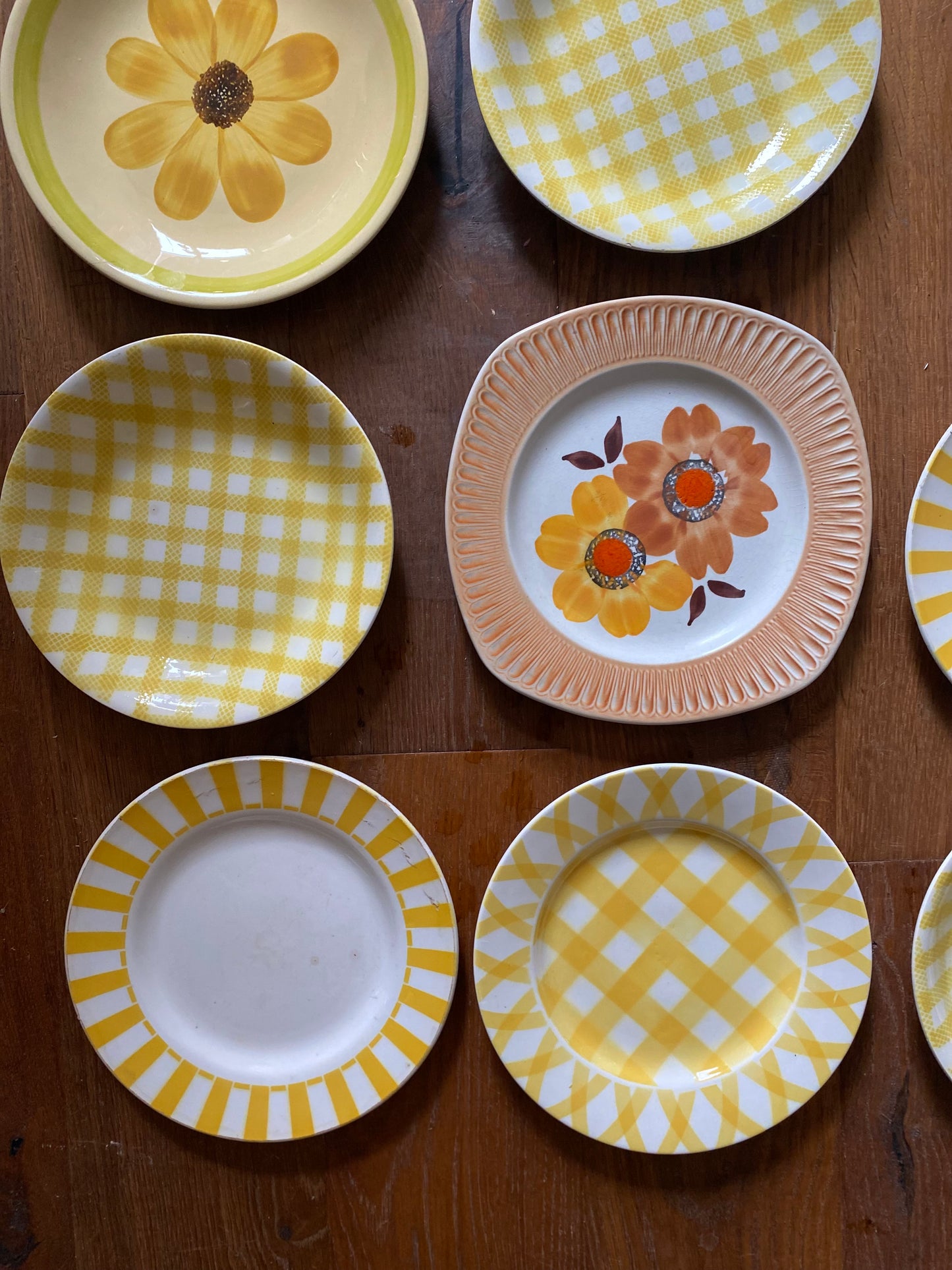 12 assiettes anciennes dépareillées