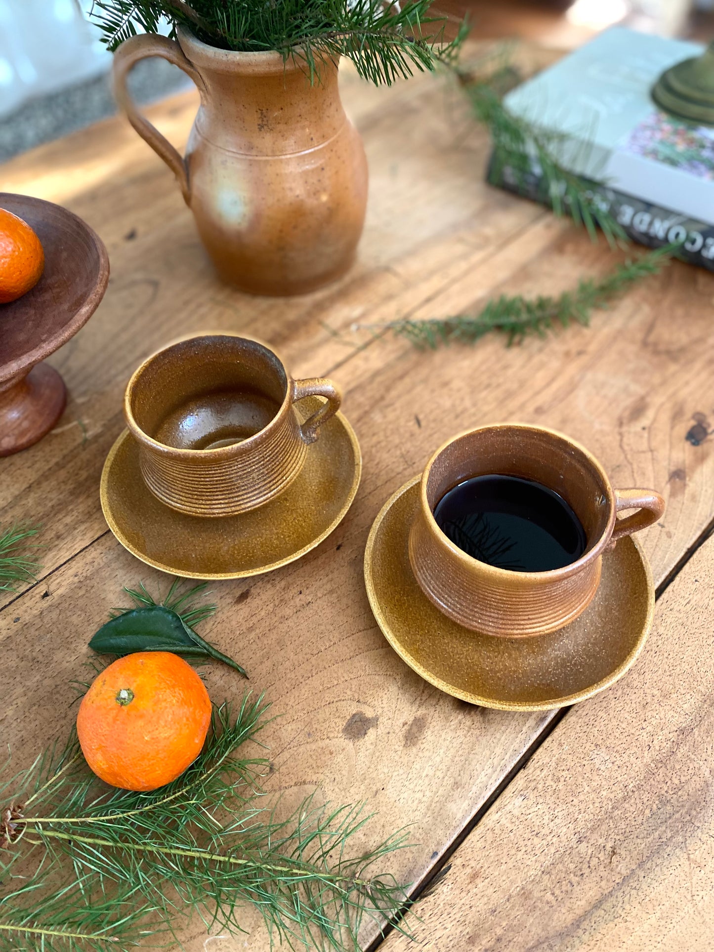 Tasses en grès annelé 1970