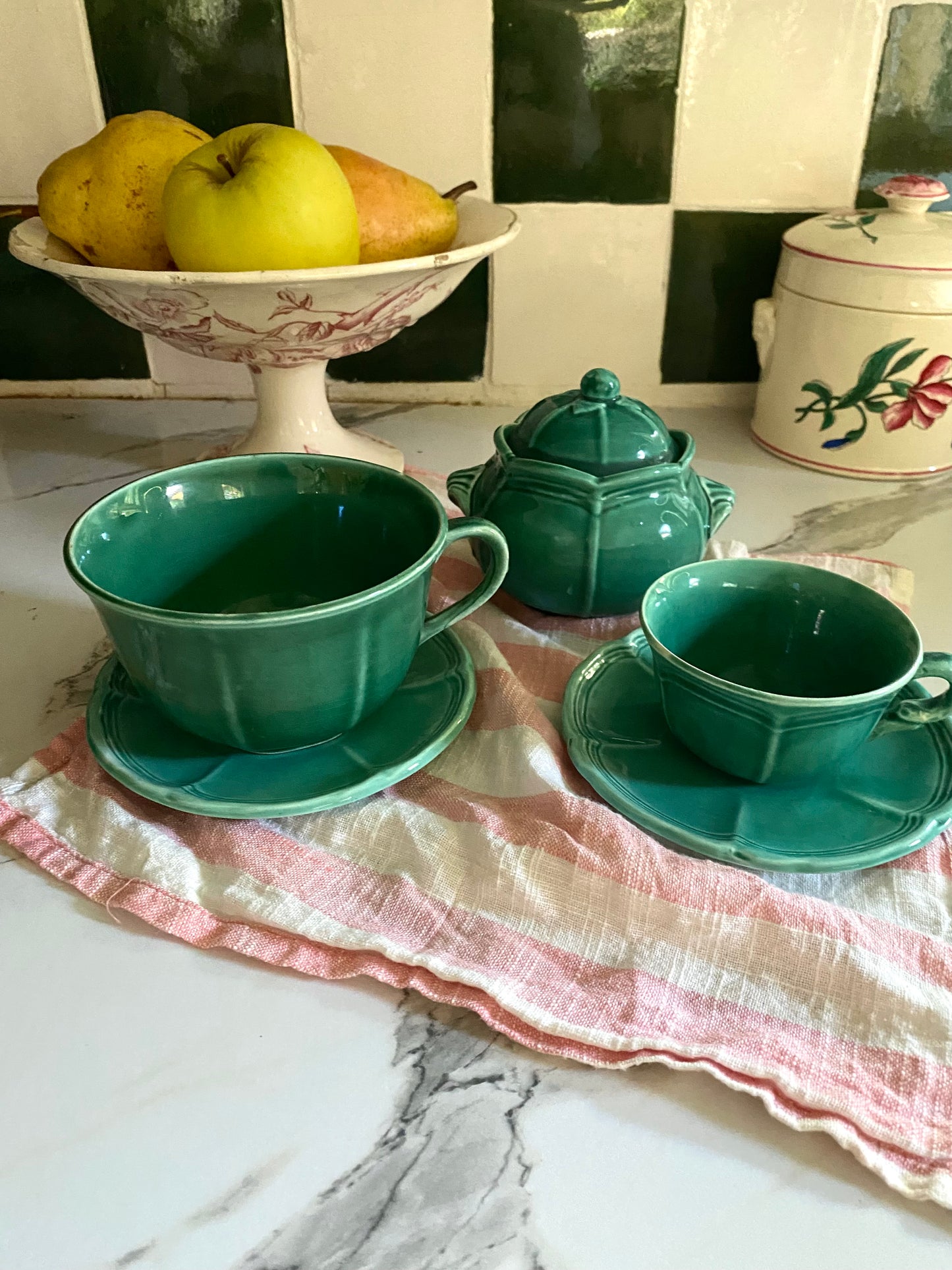Duo de tasses et leur sucrier
