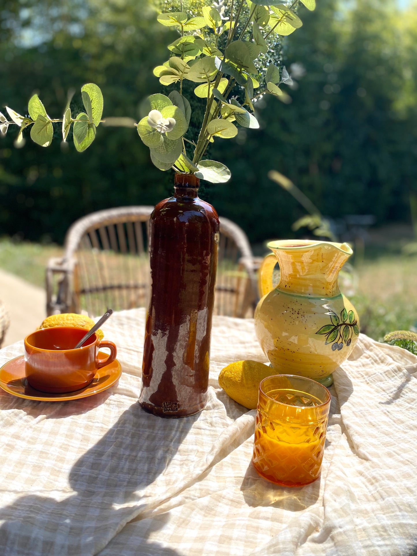 Bouteille ancienne en grès émaillé, glaçure brune coulante
