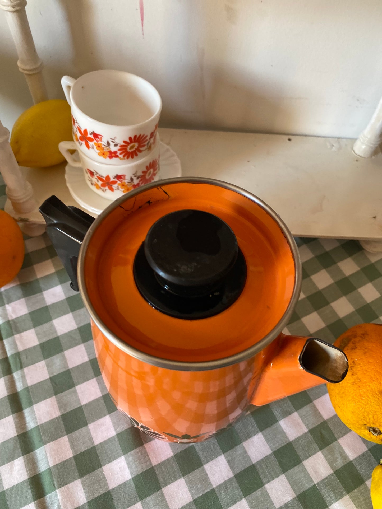 Cafetière émaillée vintage à motif fleuri, orange – années 1970