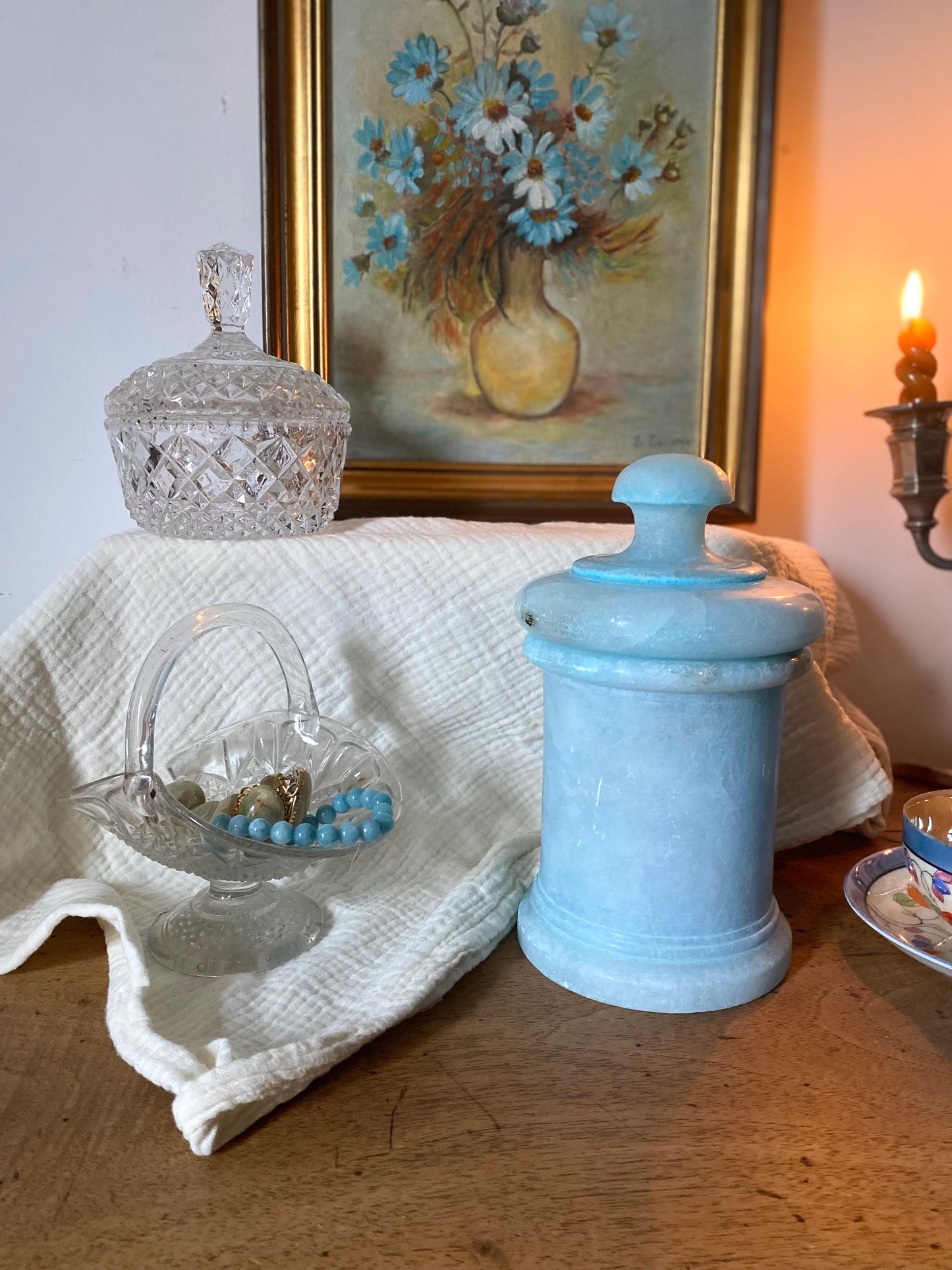 Pot d’apothicaire en albâtre bleu turquoise datant des années 1960.