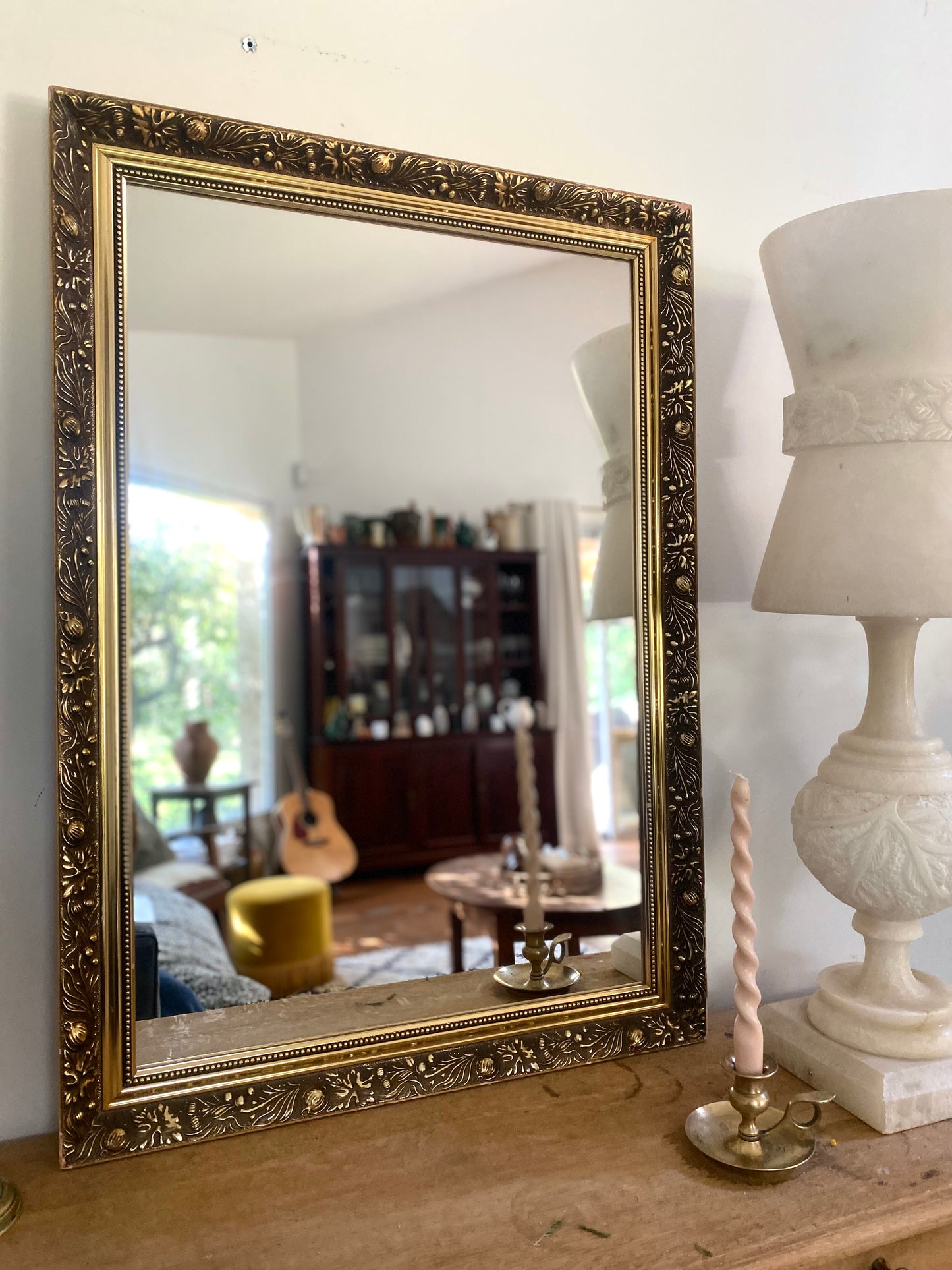 Grand Miroir de Style Classique – Cadre Doré Patiné - 1970