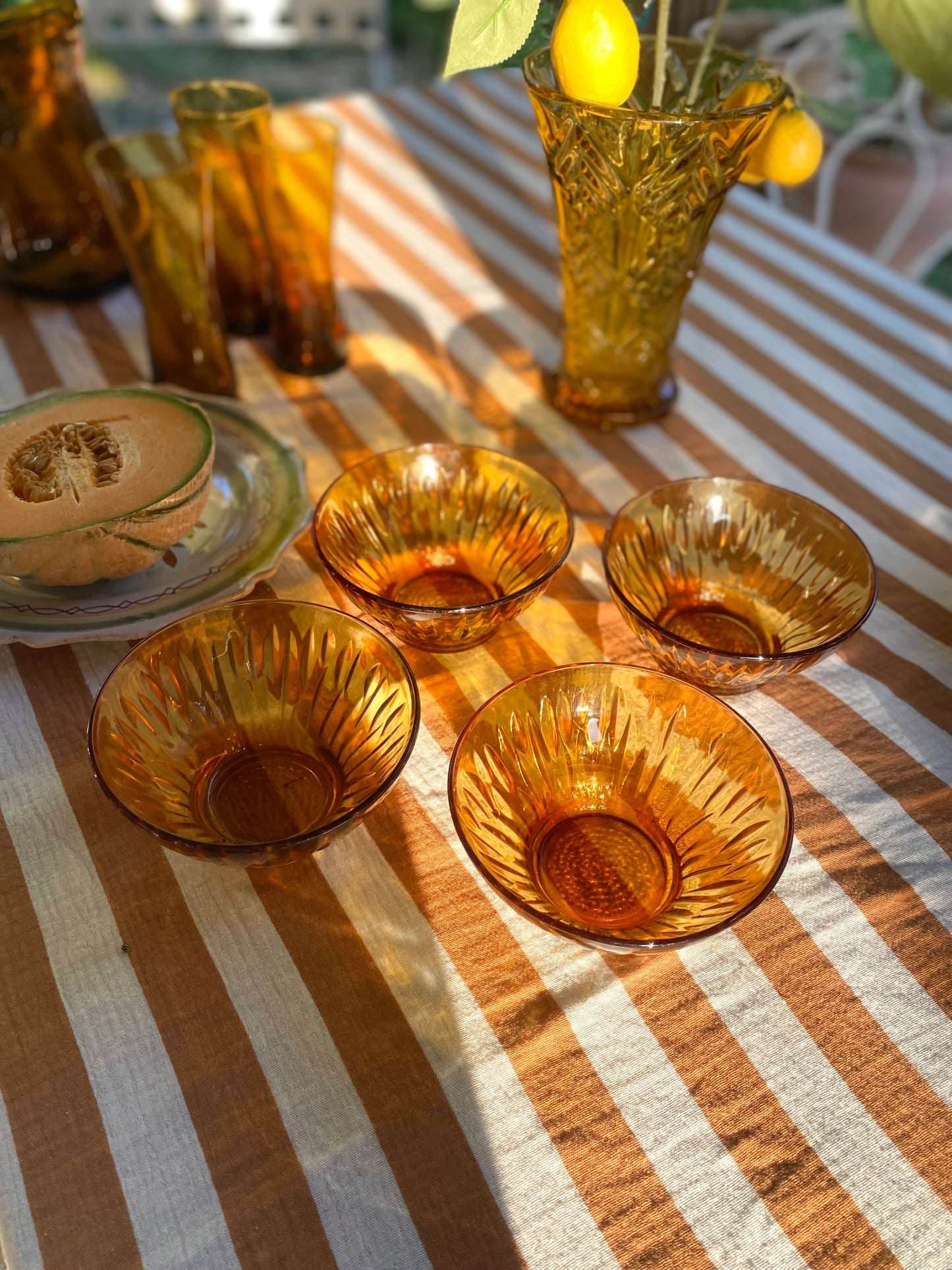 Lot de 4 bols en verre pressé ambré — vintage années 1970