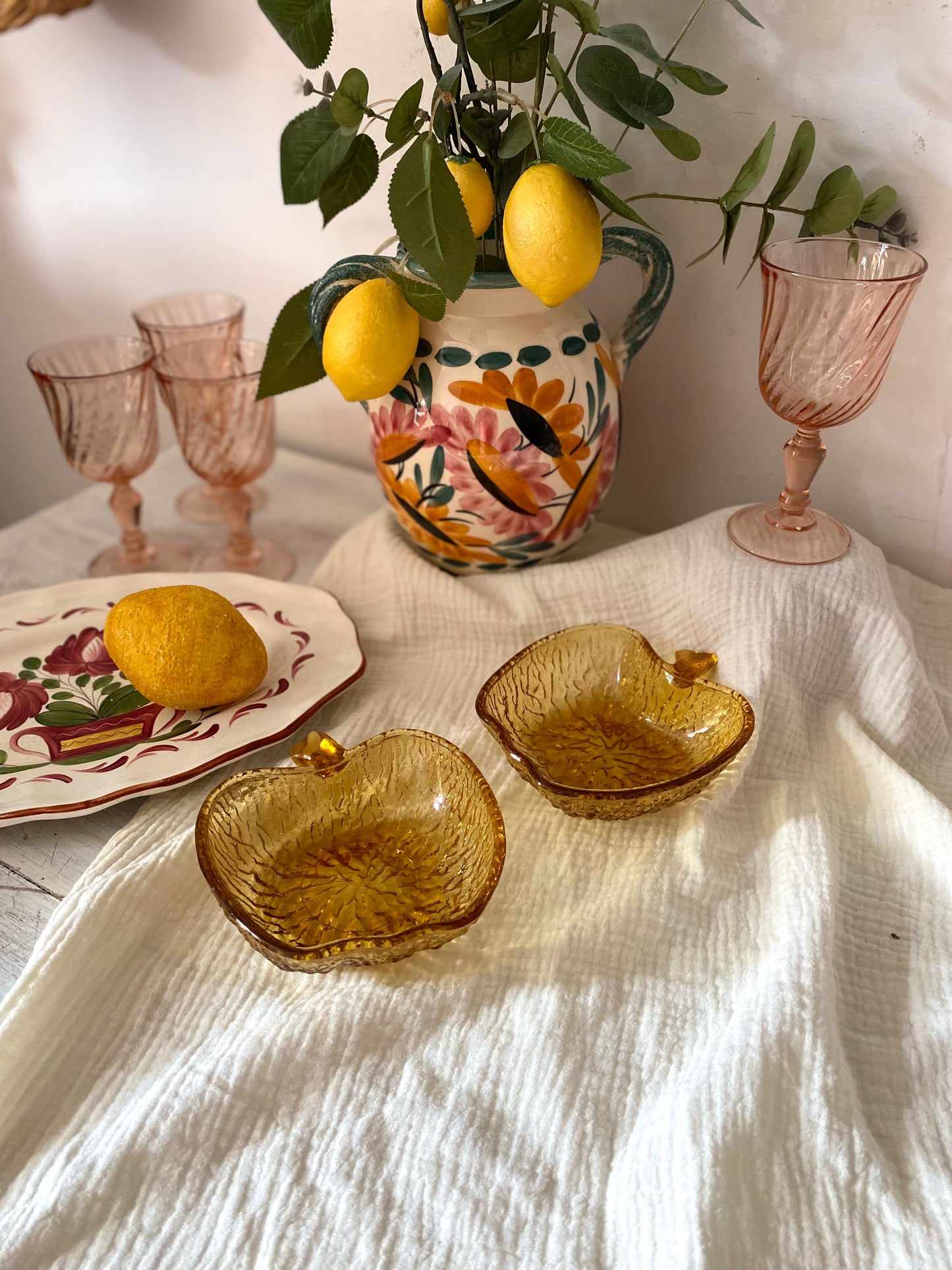 Duo de coupelles pomme en verre pressé ambré, vintage années 60-70