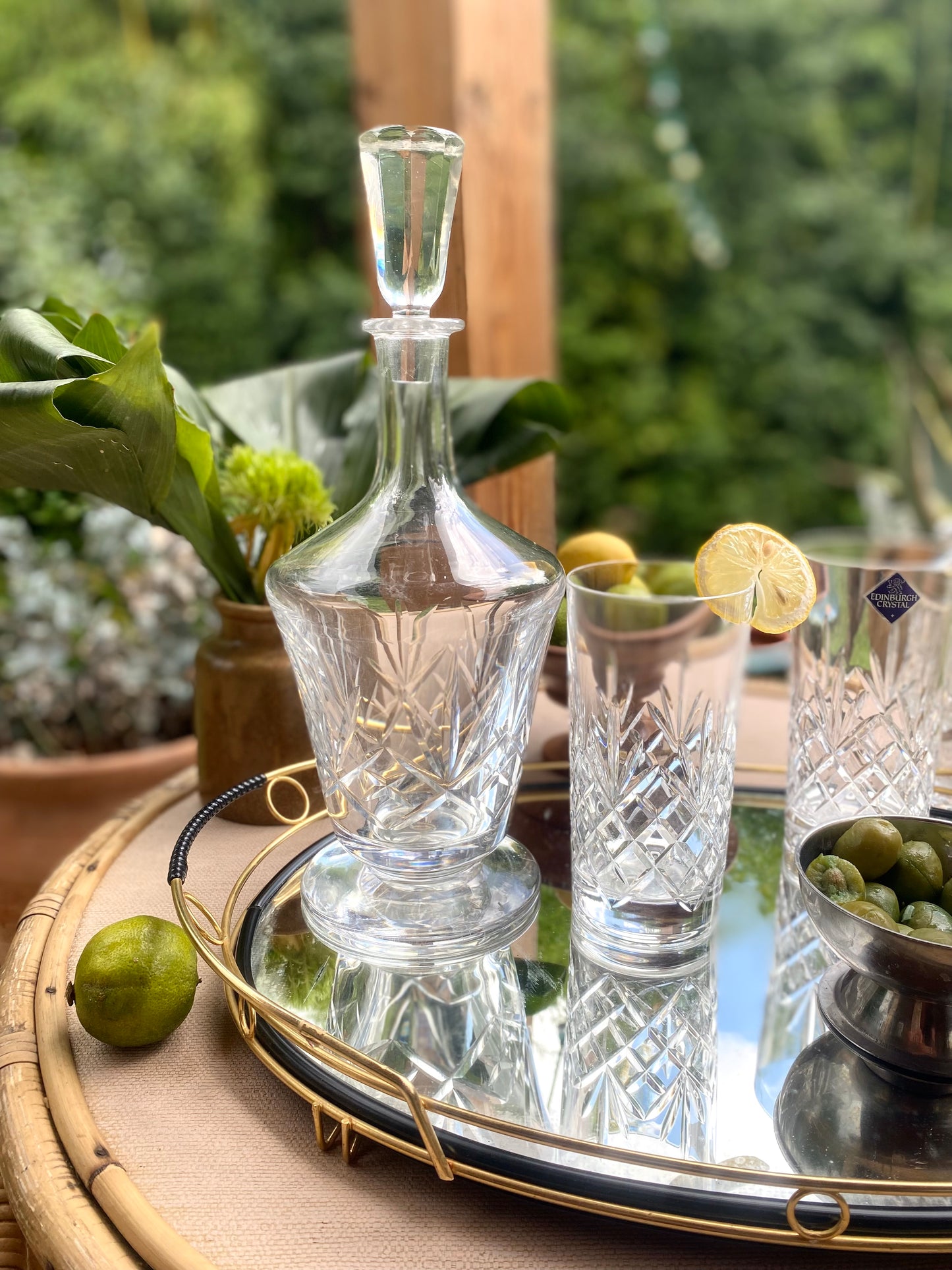 Carafe en cristal ancien ciselé