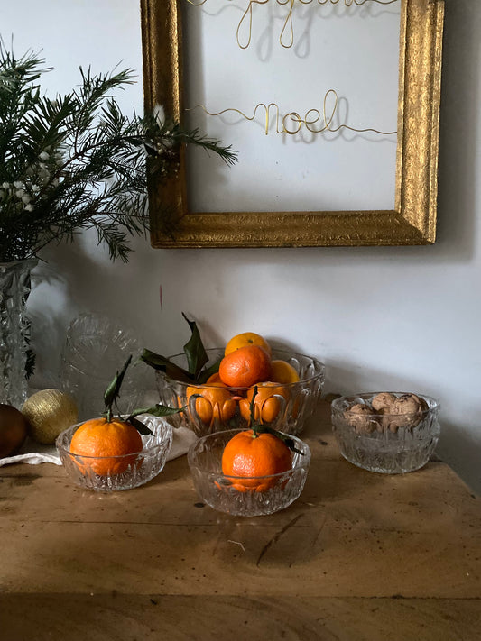 Saladier en verre ciselé et ses 8 ramequins