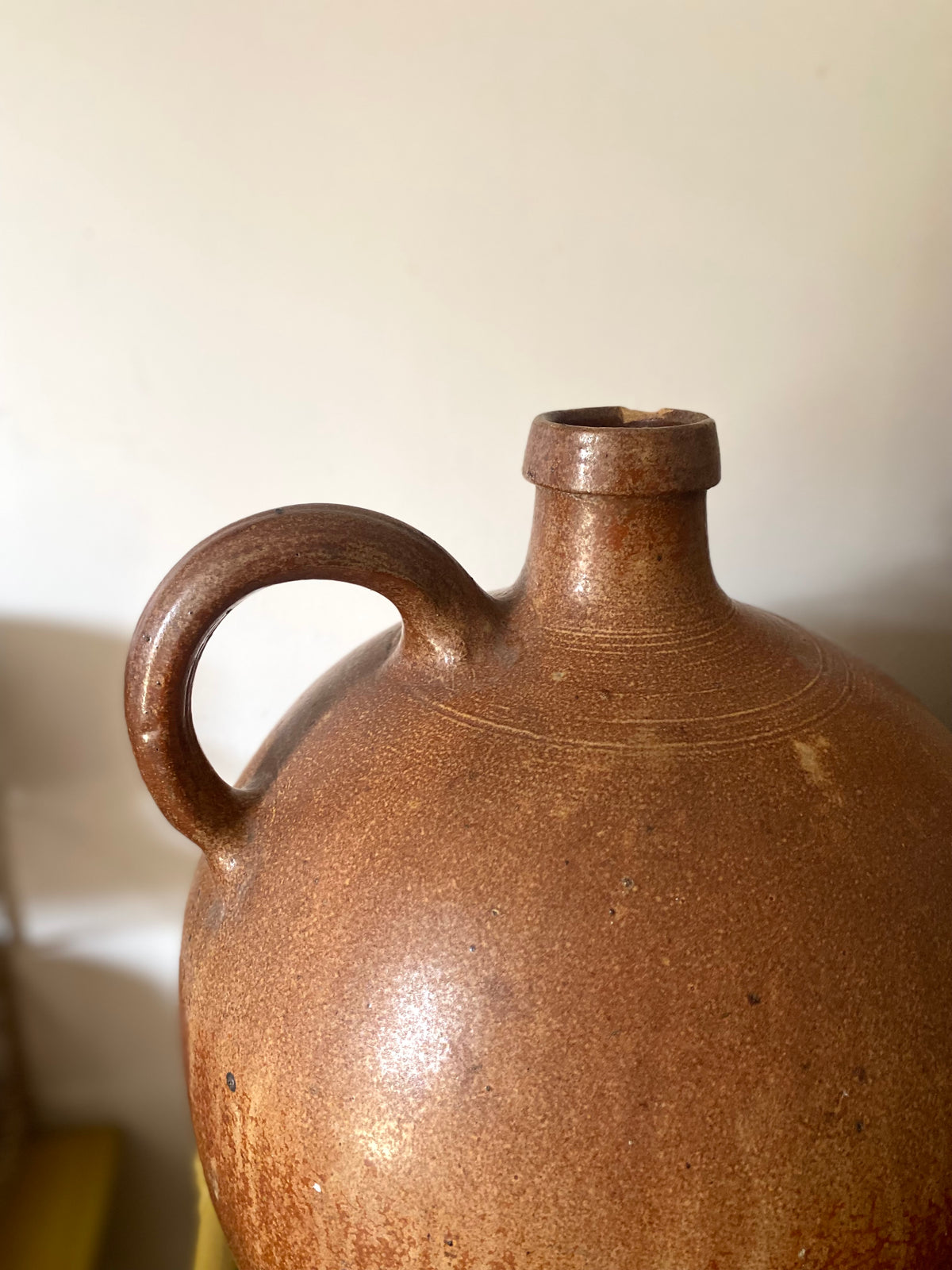 Grande cruche ancienne en grès – H. 45 cm