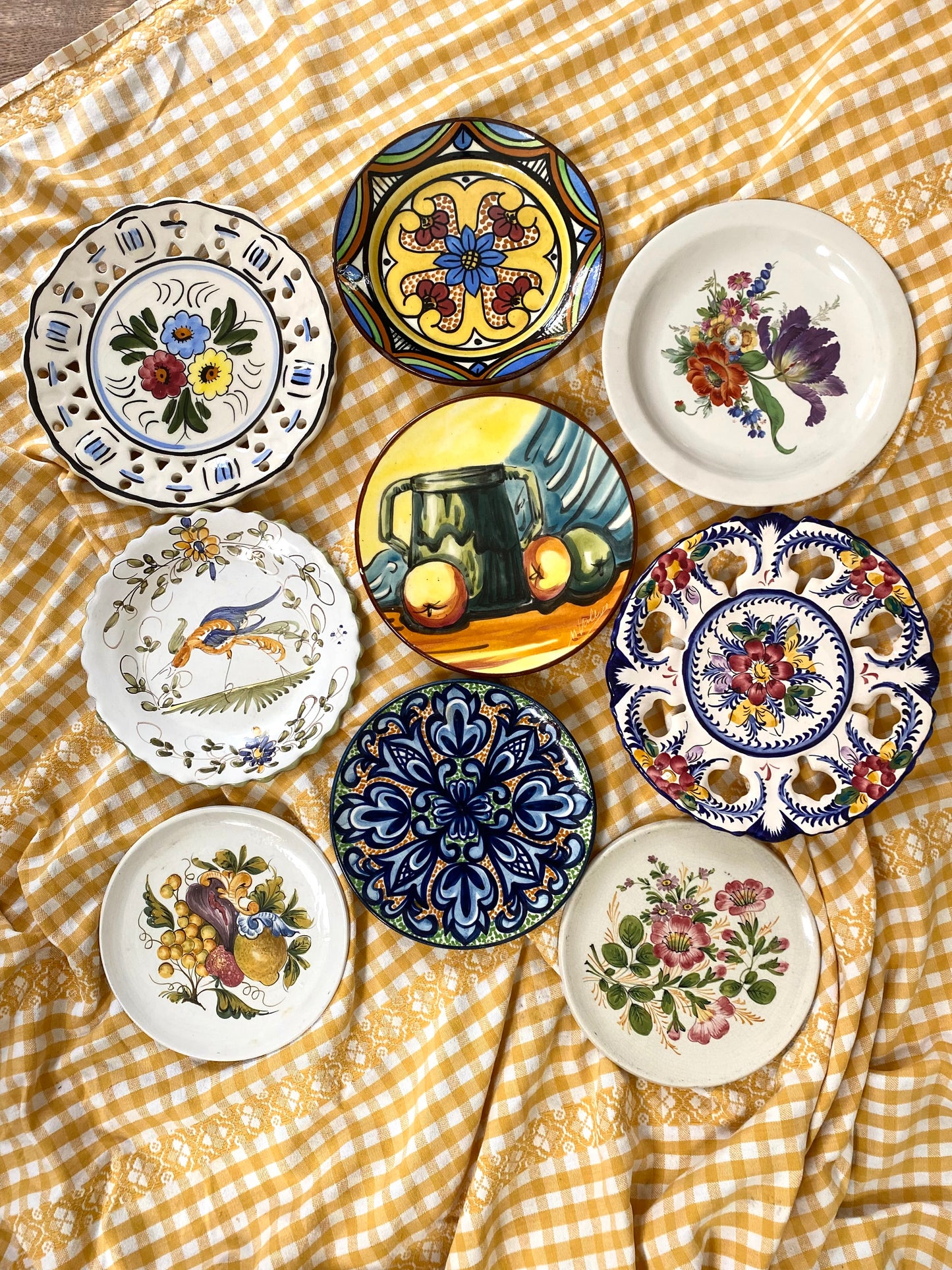Assiettes à dessert anciennes dépareillées