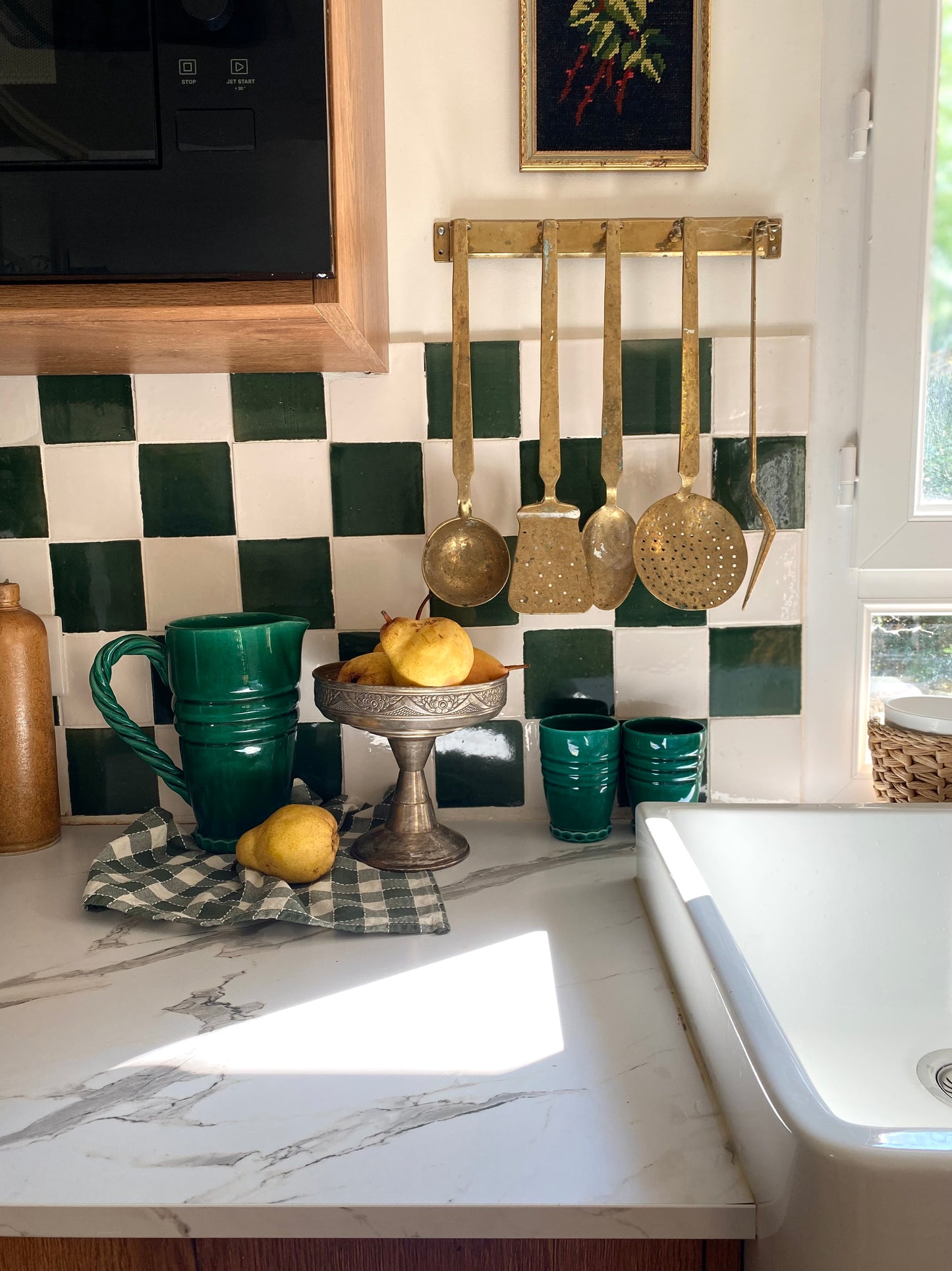 Coupe sur pied en métal argenté ancien gravé