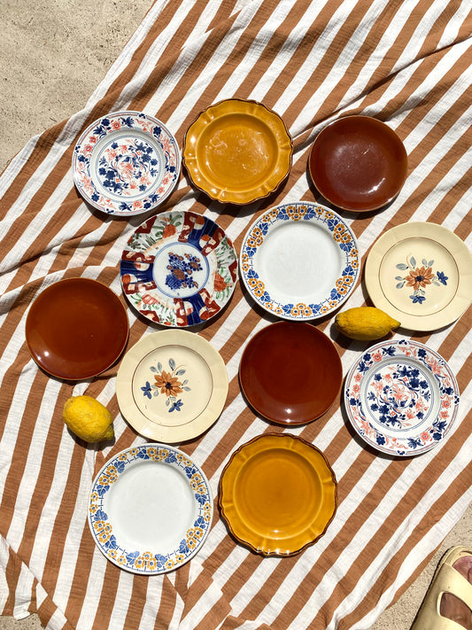 Ensemble de 12 assiettes anciennes dépareillées