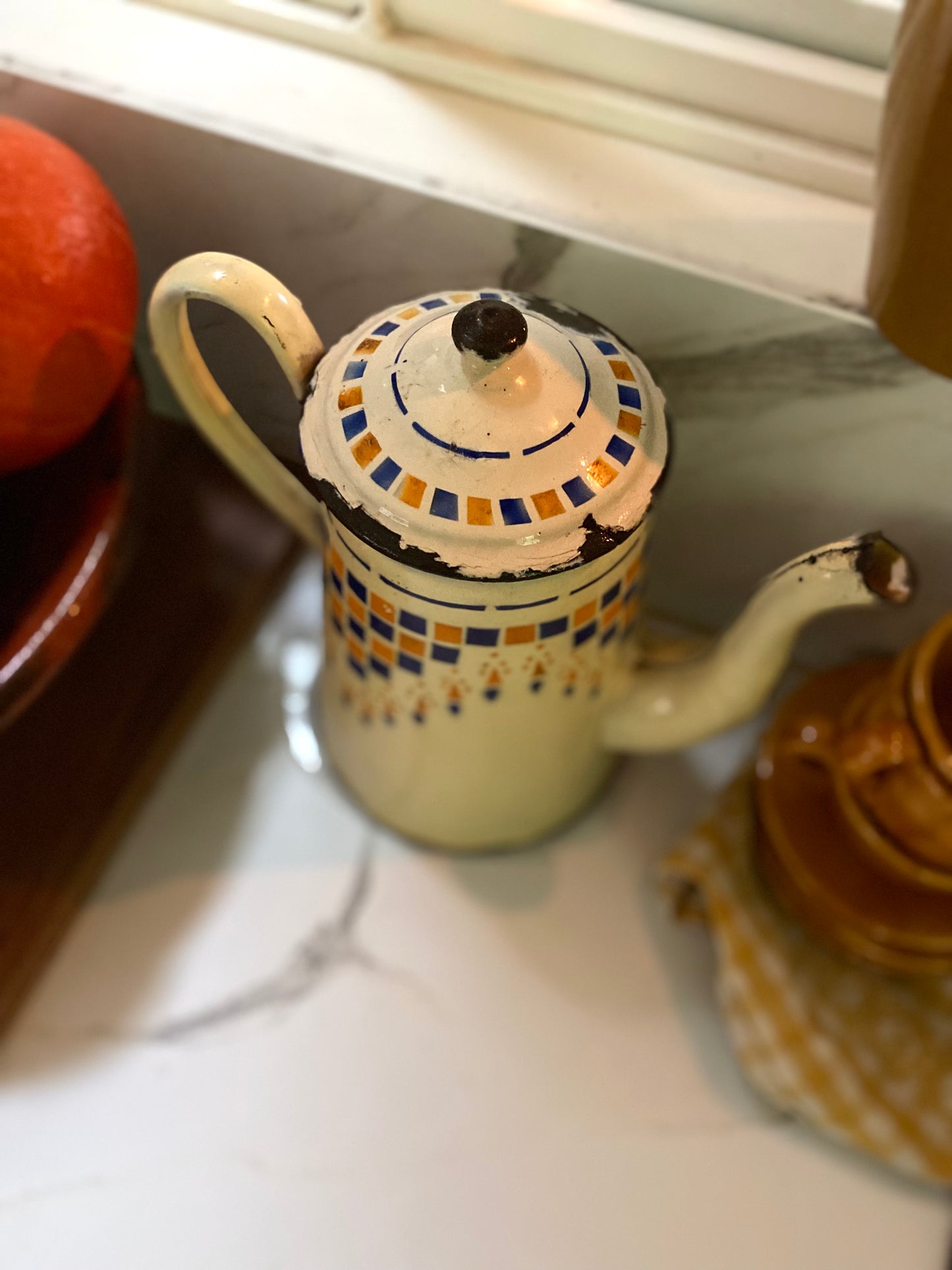 Cafetière 1930 en tôle émaillée