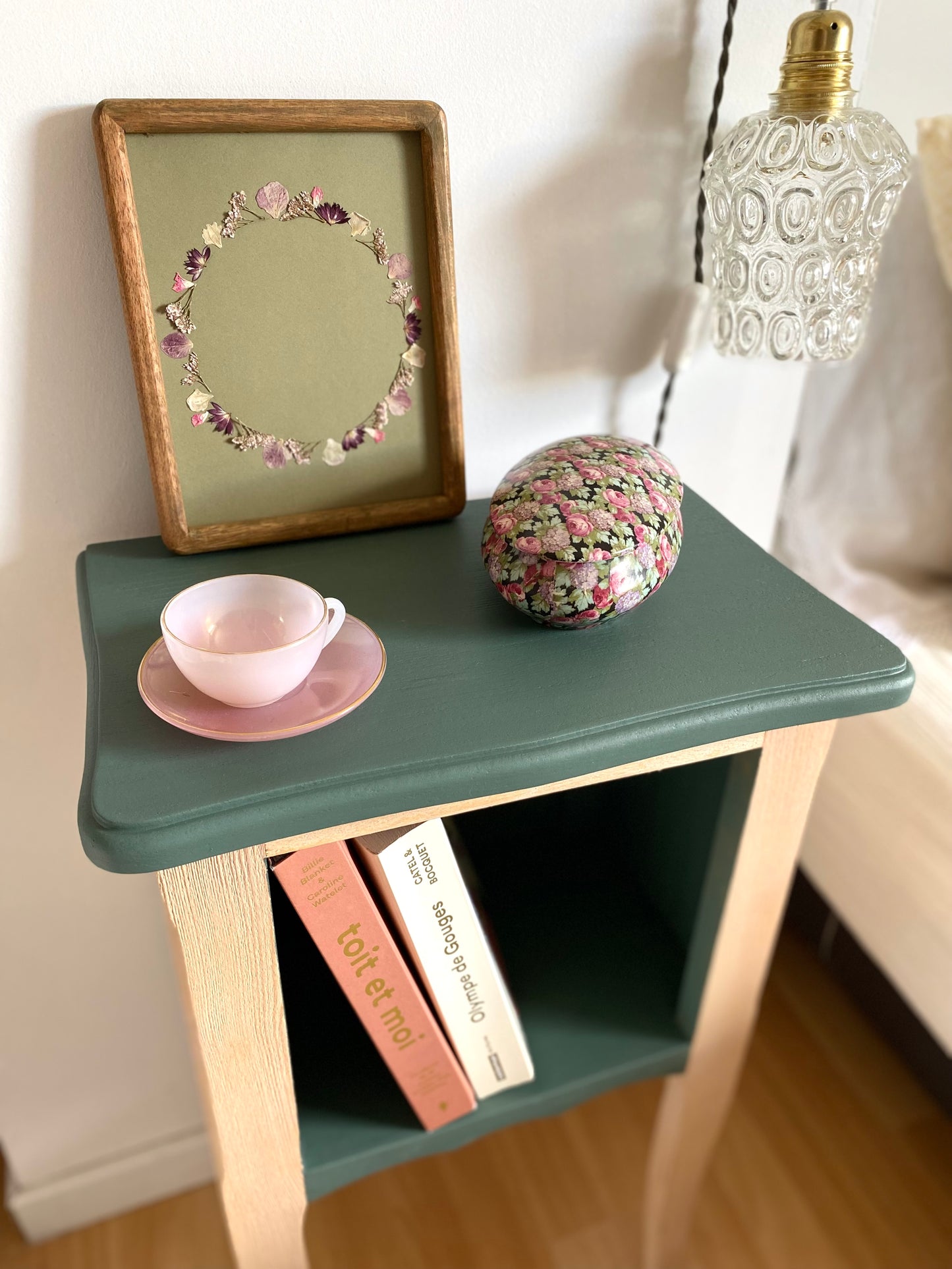 Table de chevet en bois ancien rénové