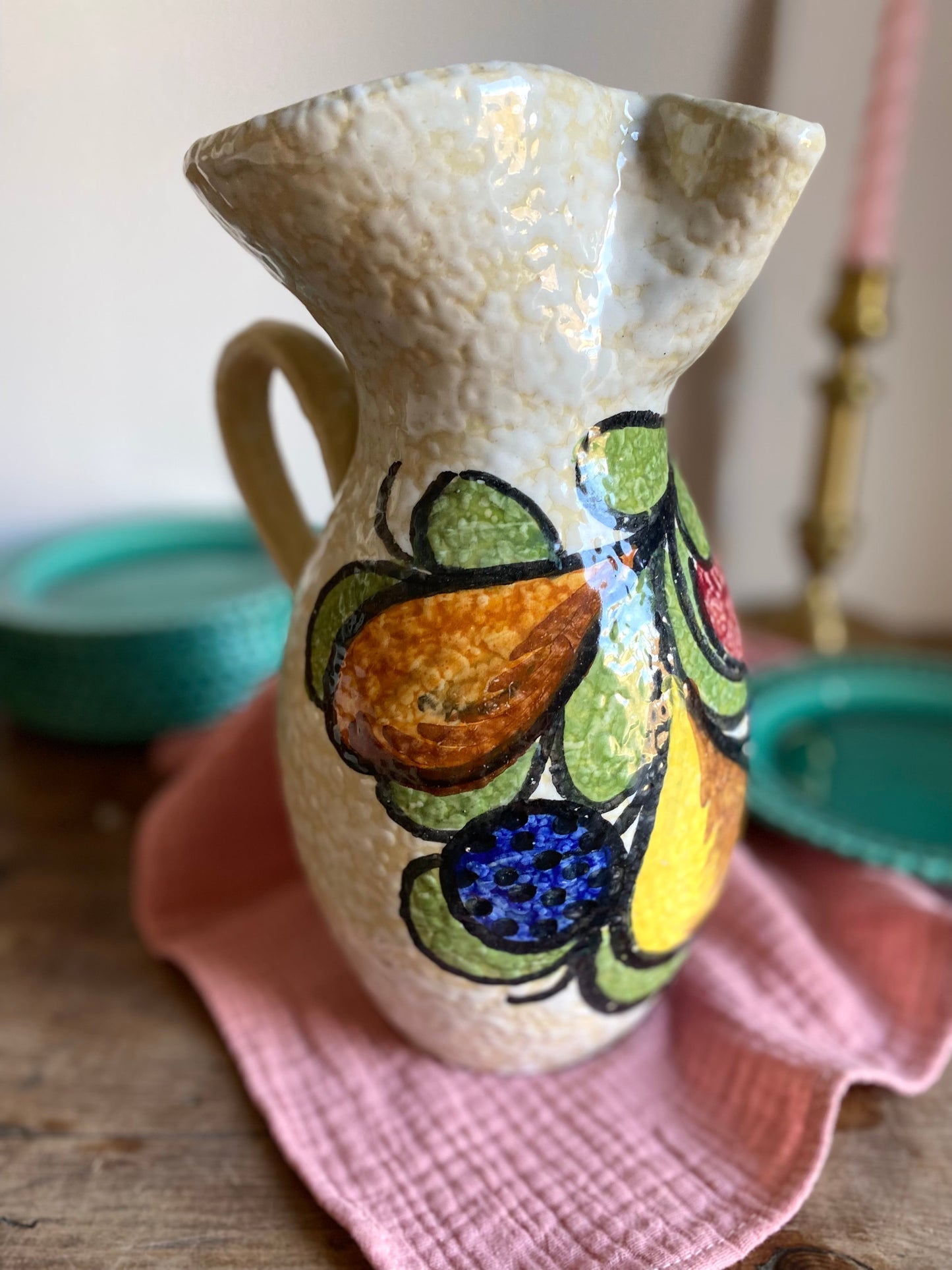 Pichet en céramique ancienne