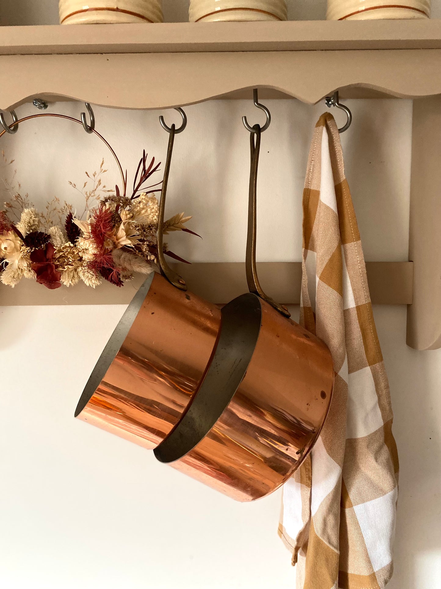 Duo de Casseroles en cuivre milieu du XXe siècle de fabrication française par Métaux Ouvrés Vesoul