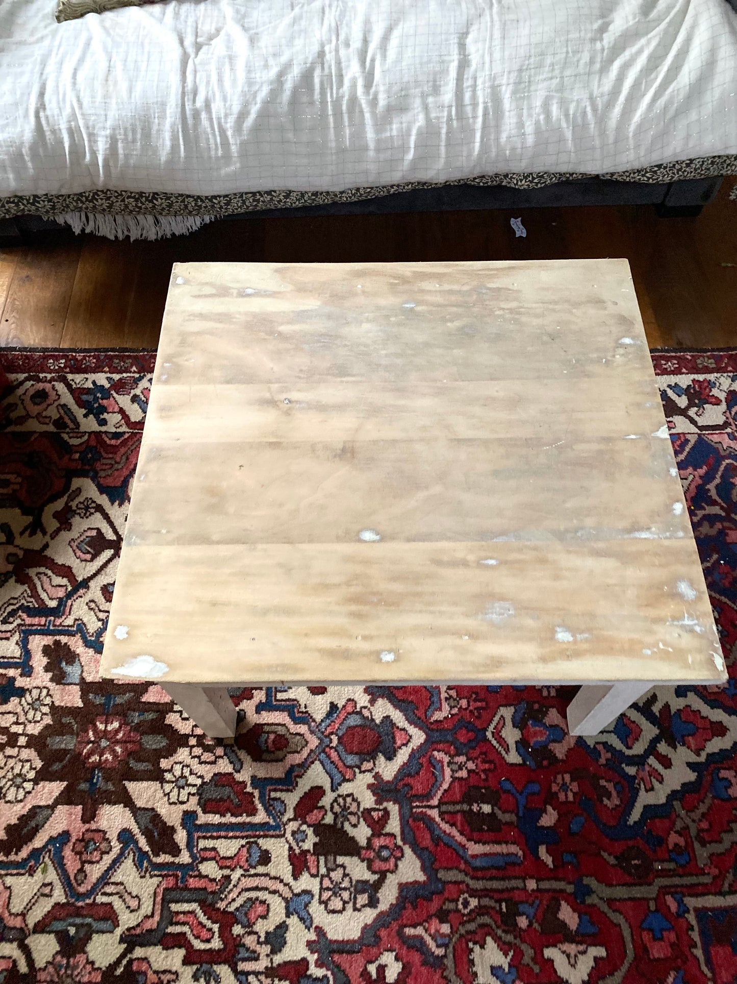Table basse de ferme en bois ancien patiné