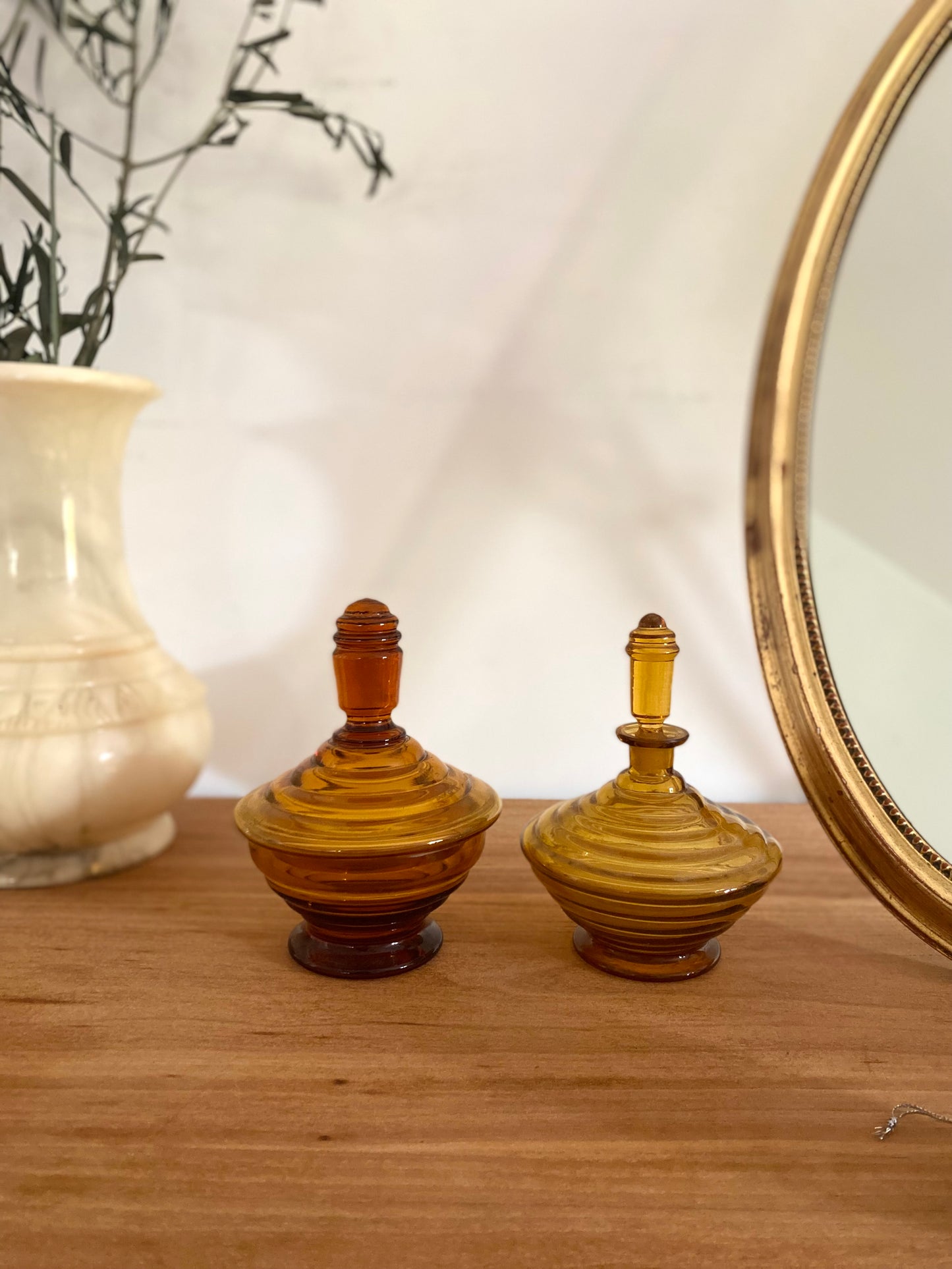 Flacon à parfum en verre ambré ancien