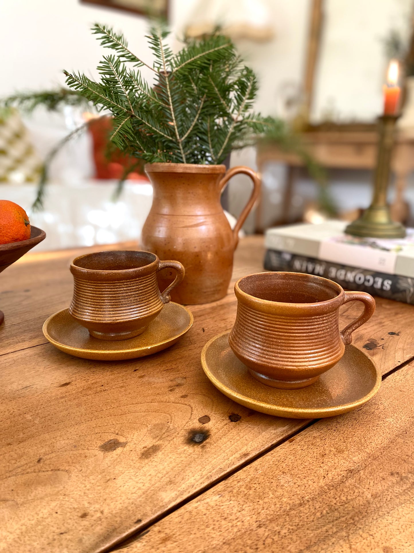 Tasses en grès annelé 1970