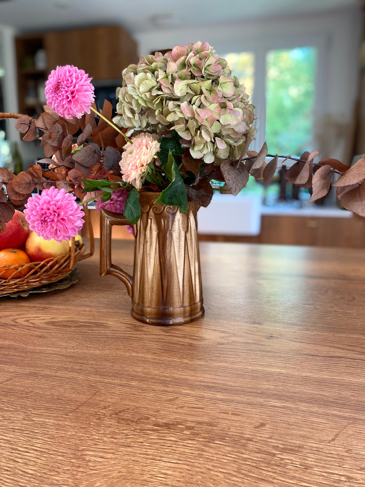 Broc ancien en céramique vernissée