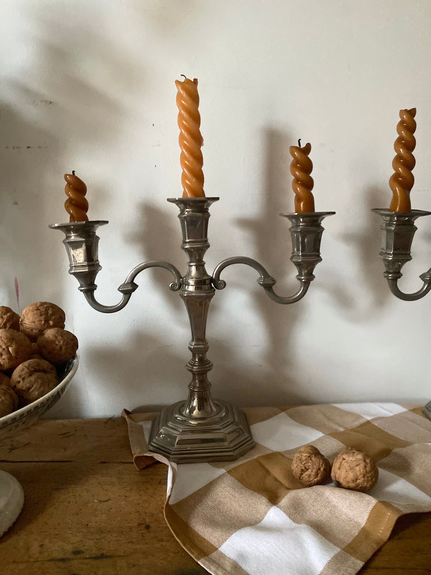 Paire de candélabres en métal argenté