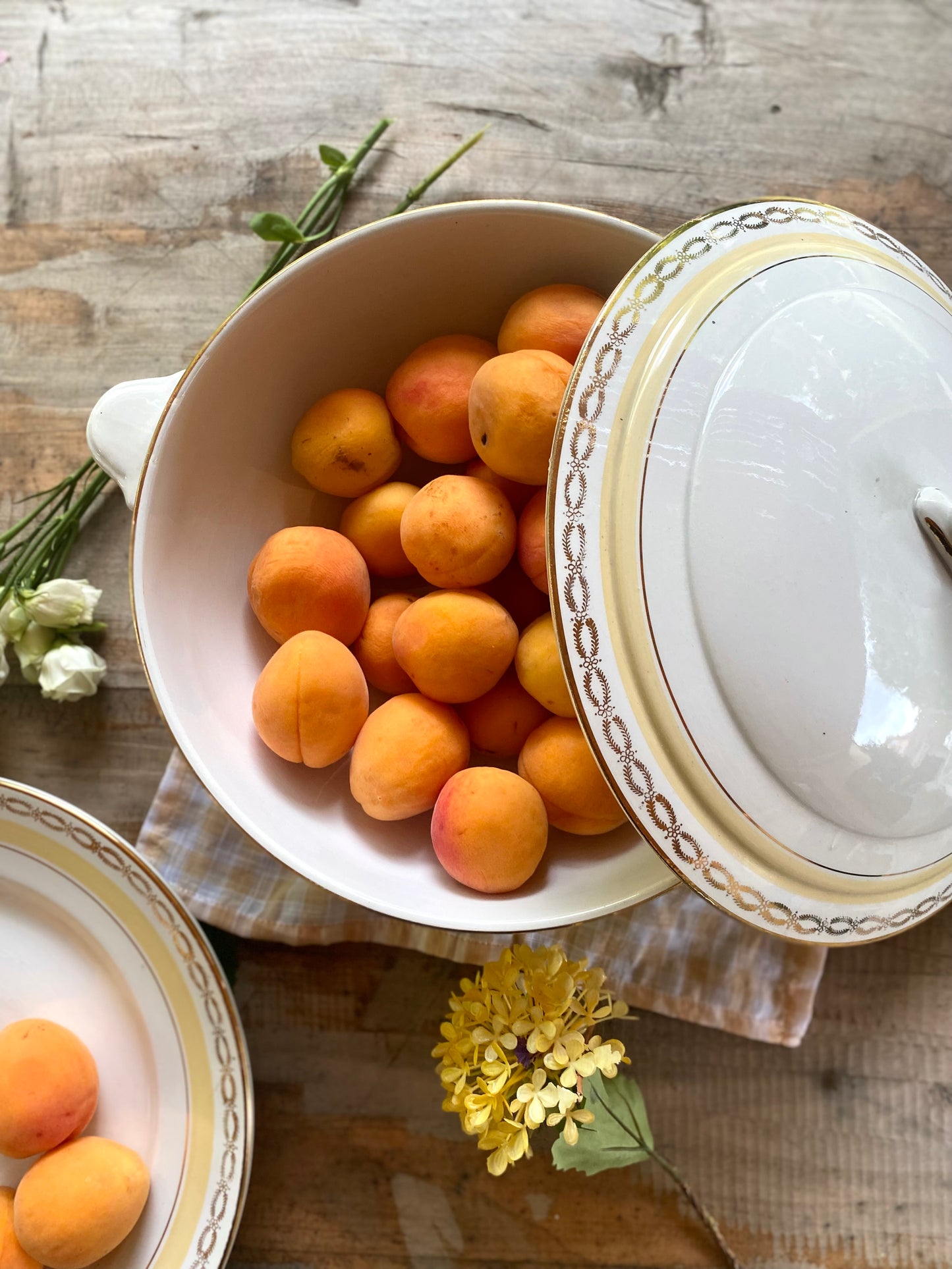 Soupiere en faïence ancienne