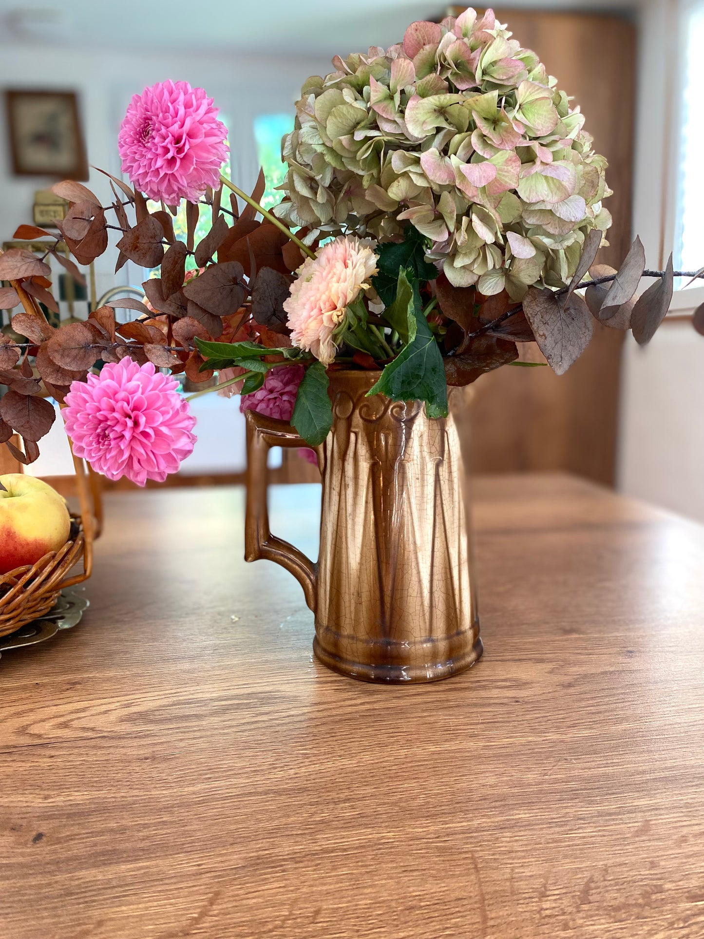 Broc ancien en céramique vernissée