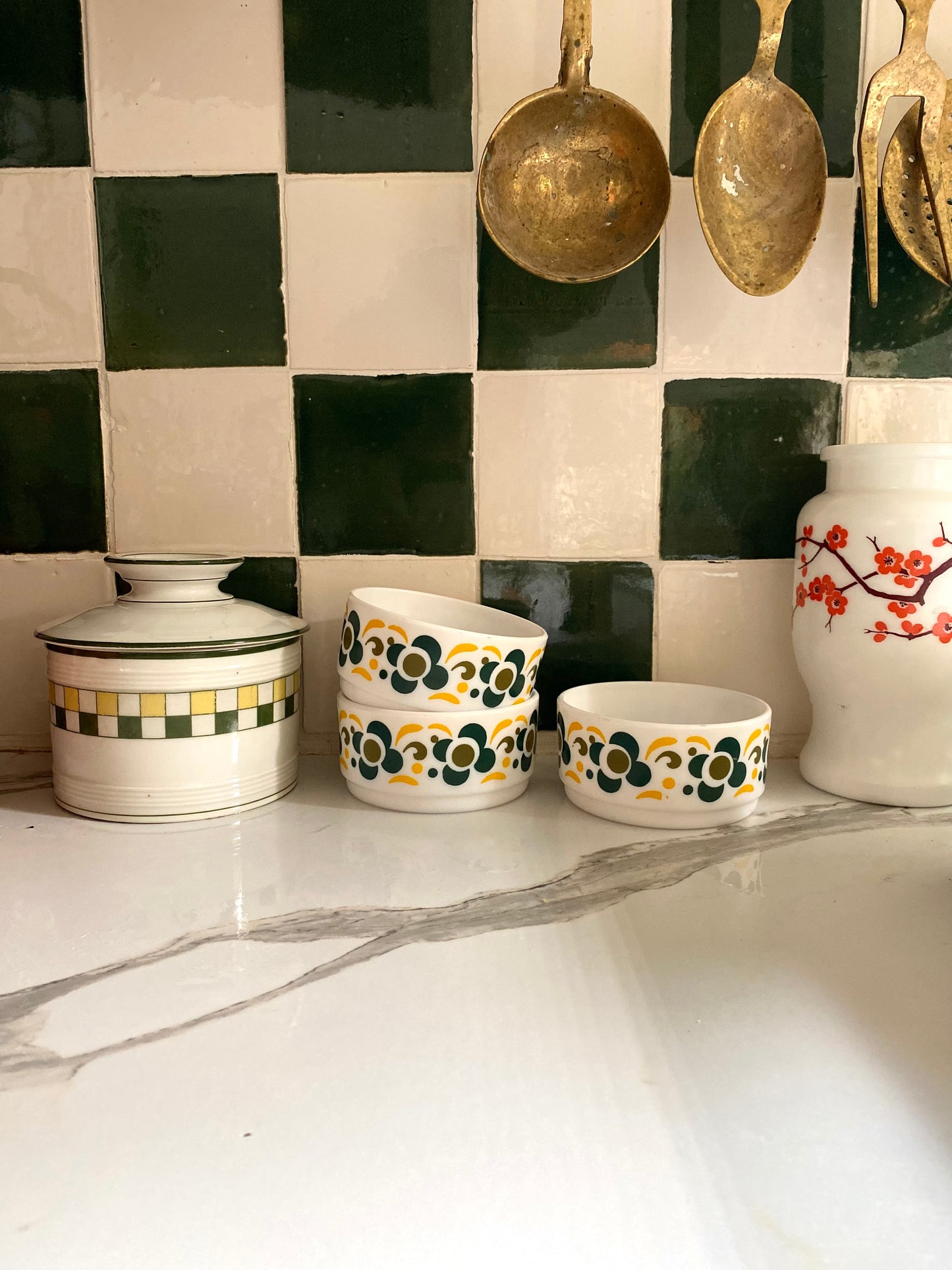 Pot en faïence ancienne