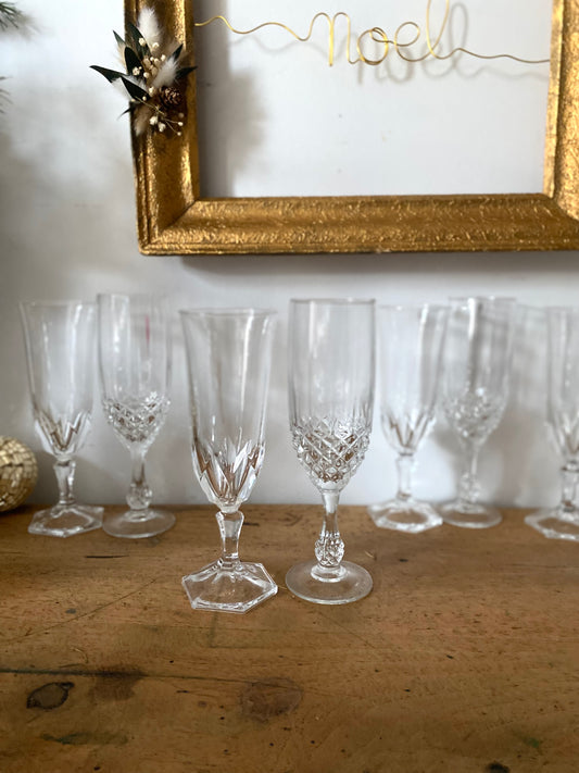 Flutes à champagne en cristal ancien