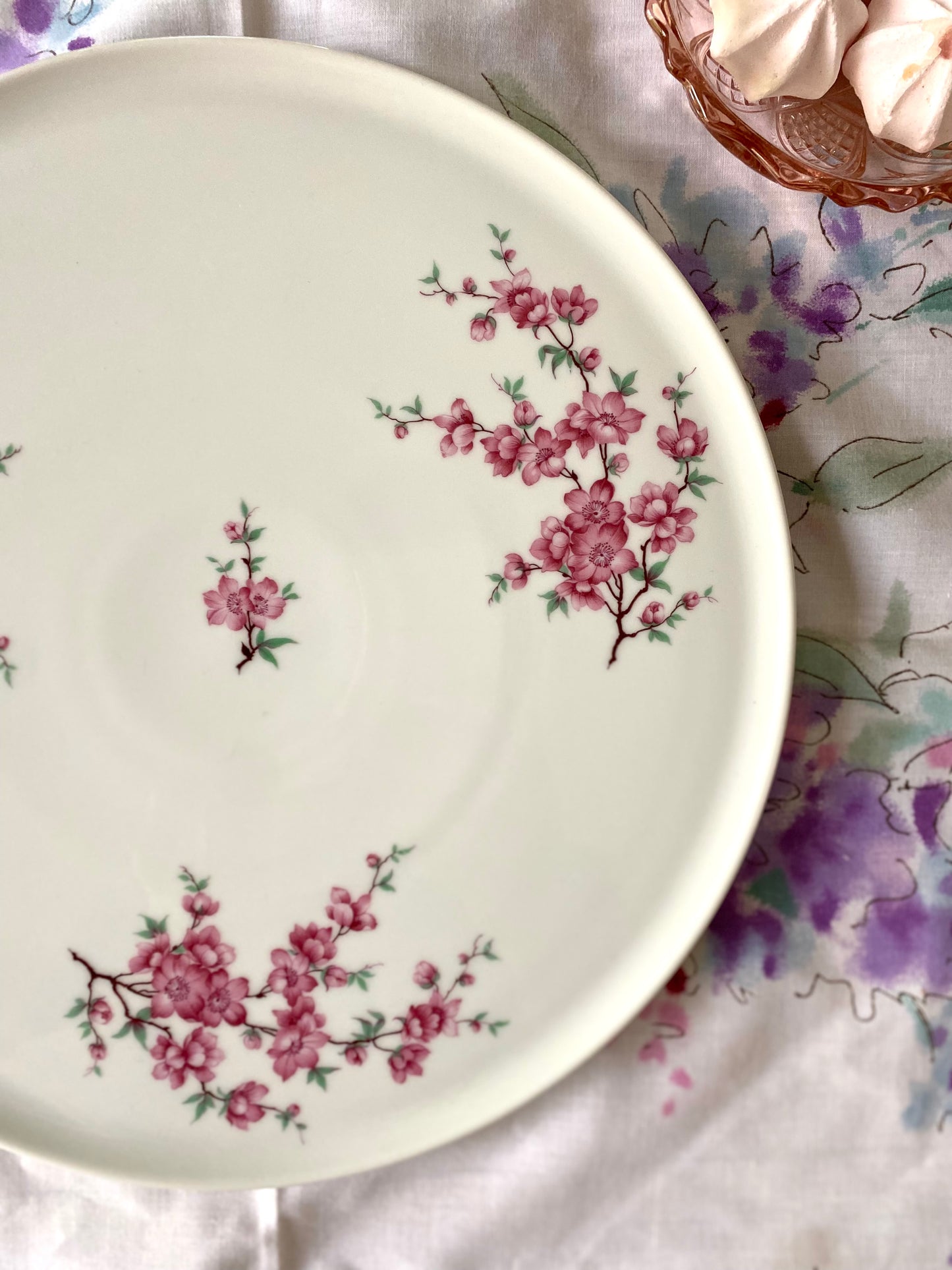 Plat à tarte en porcelaine à décor floral