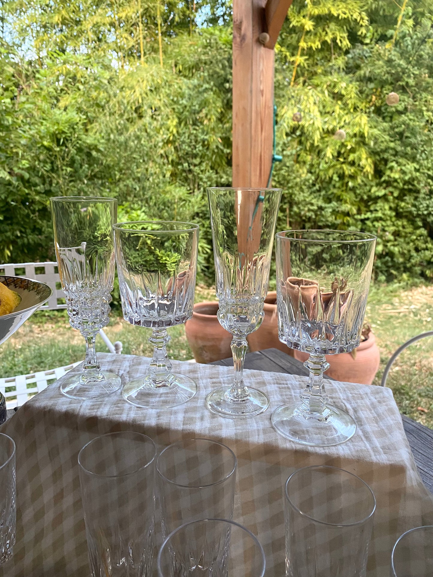 Service de 12 verres en cristal taillé 1970