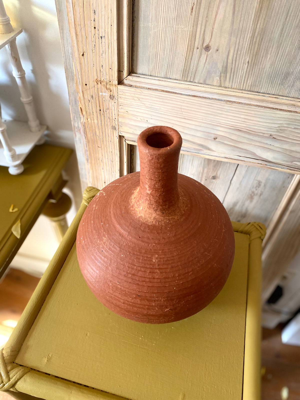 Vase bouteille en terre cuite, col long, poterie tournée