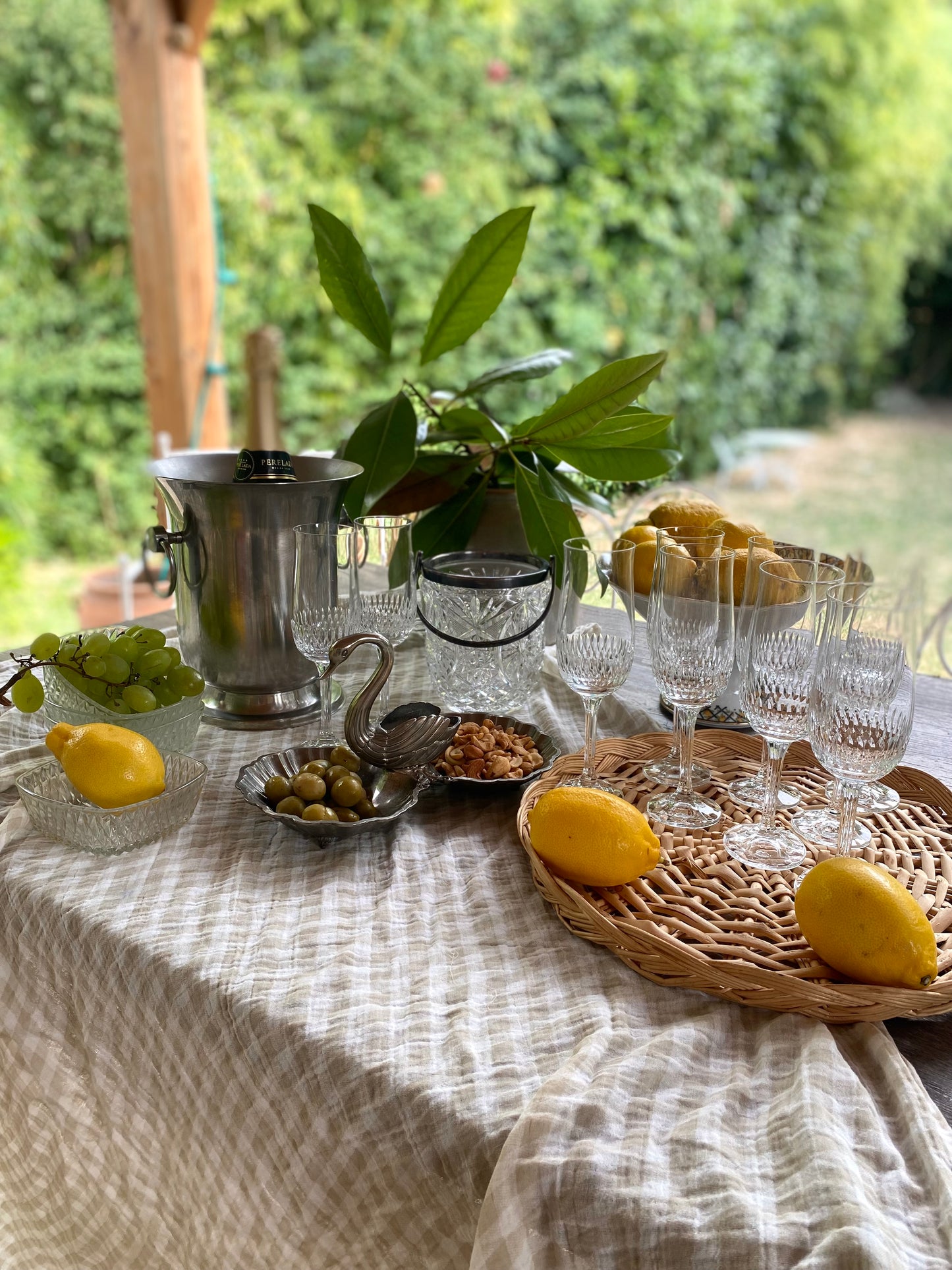 Service de 10 flûtes à champagne en verre taillé, 1960