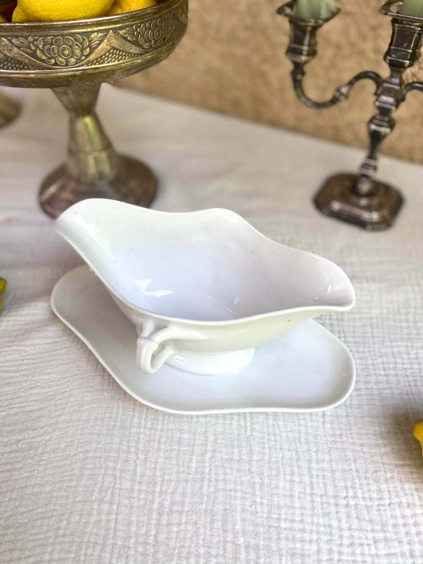 Saucière en porcelaine ancienne