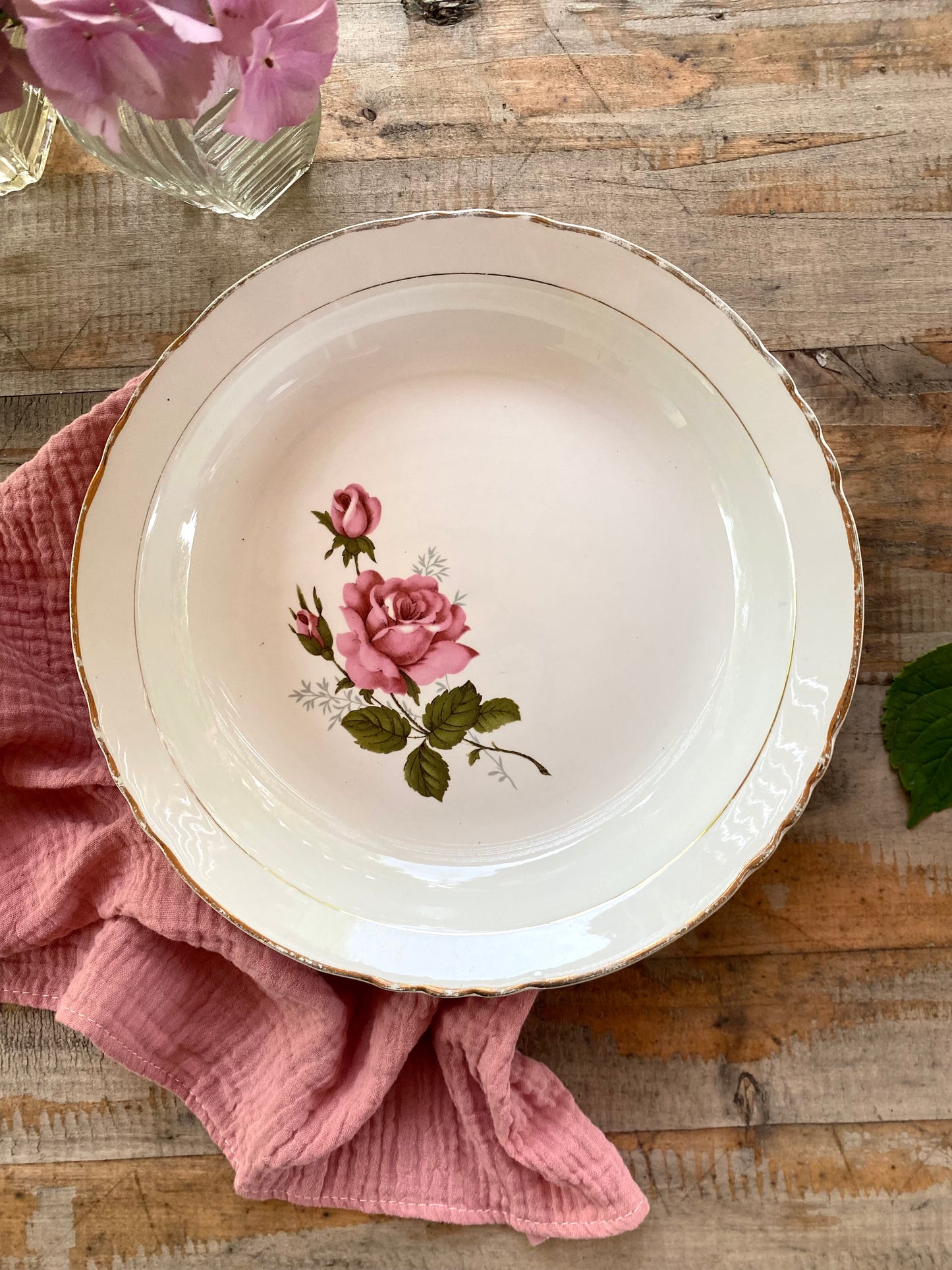 Plat creux en faïence ancienne